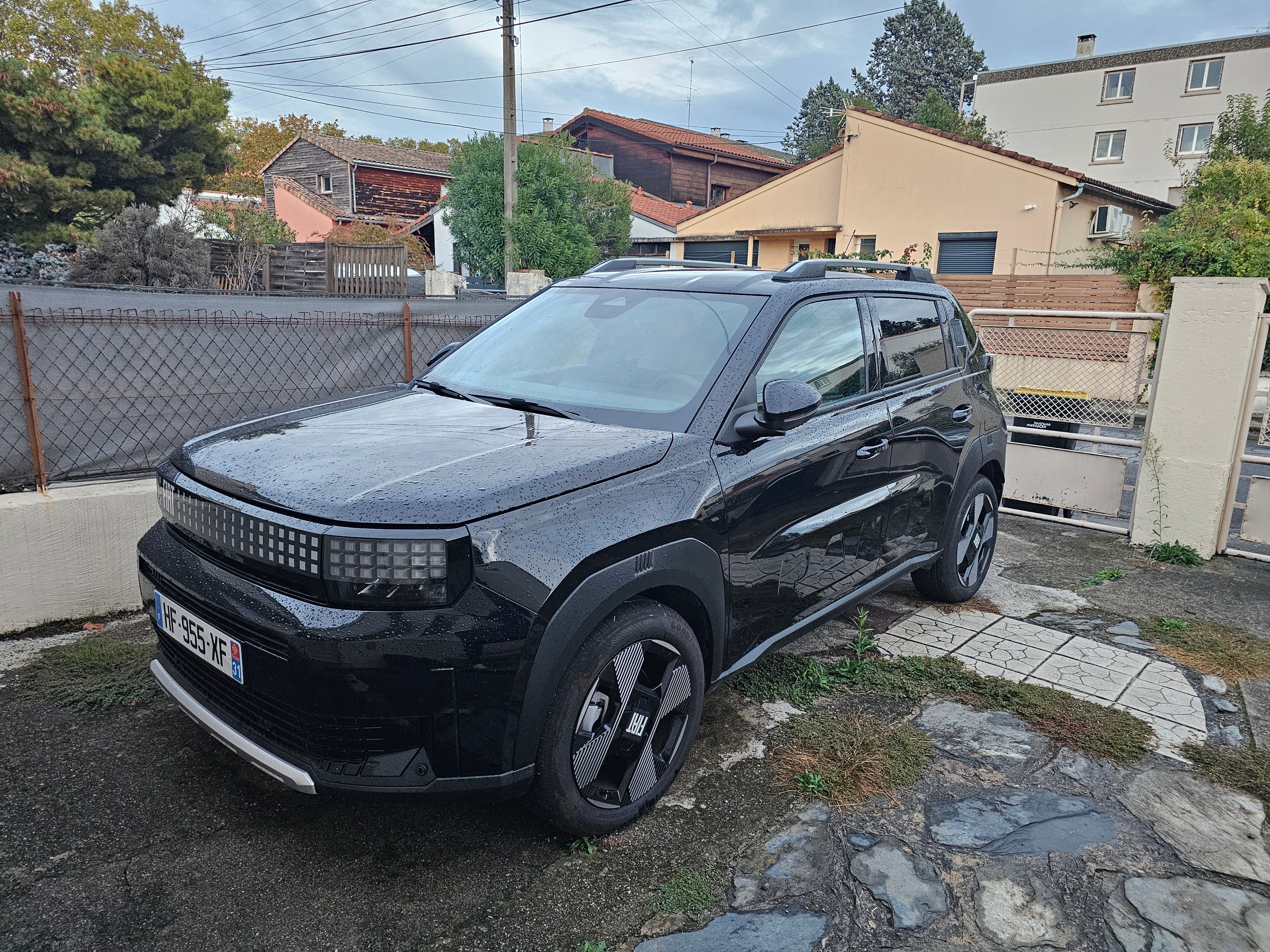 Fiat Grande Panda, 2025, Essence 95 / Eléctrico (híbrido), Automático