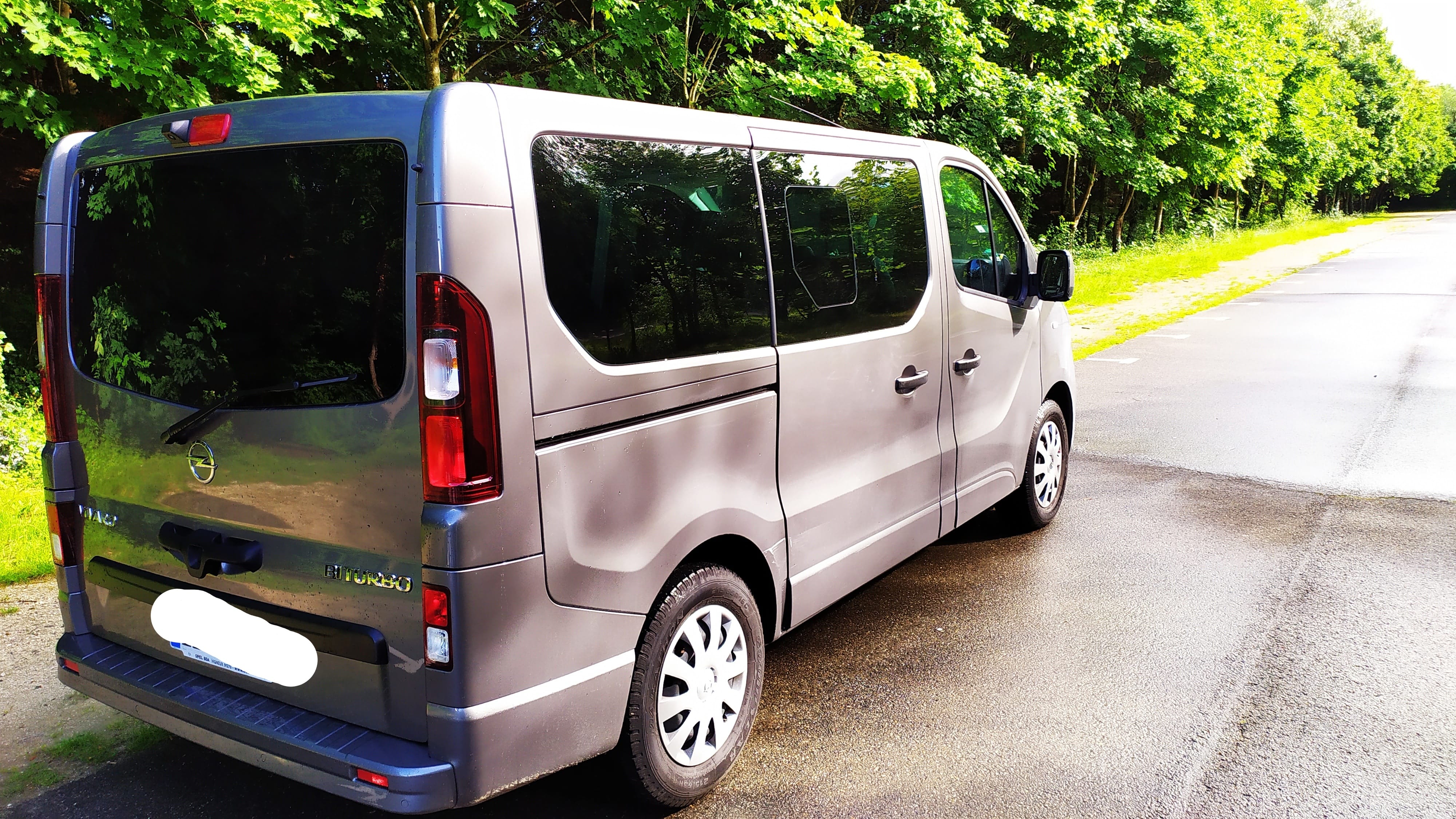 Opel Vivaro Combi 1.6L bi-turbo 9 places pack business avec Climatisation