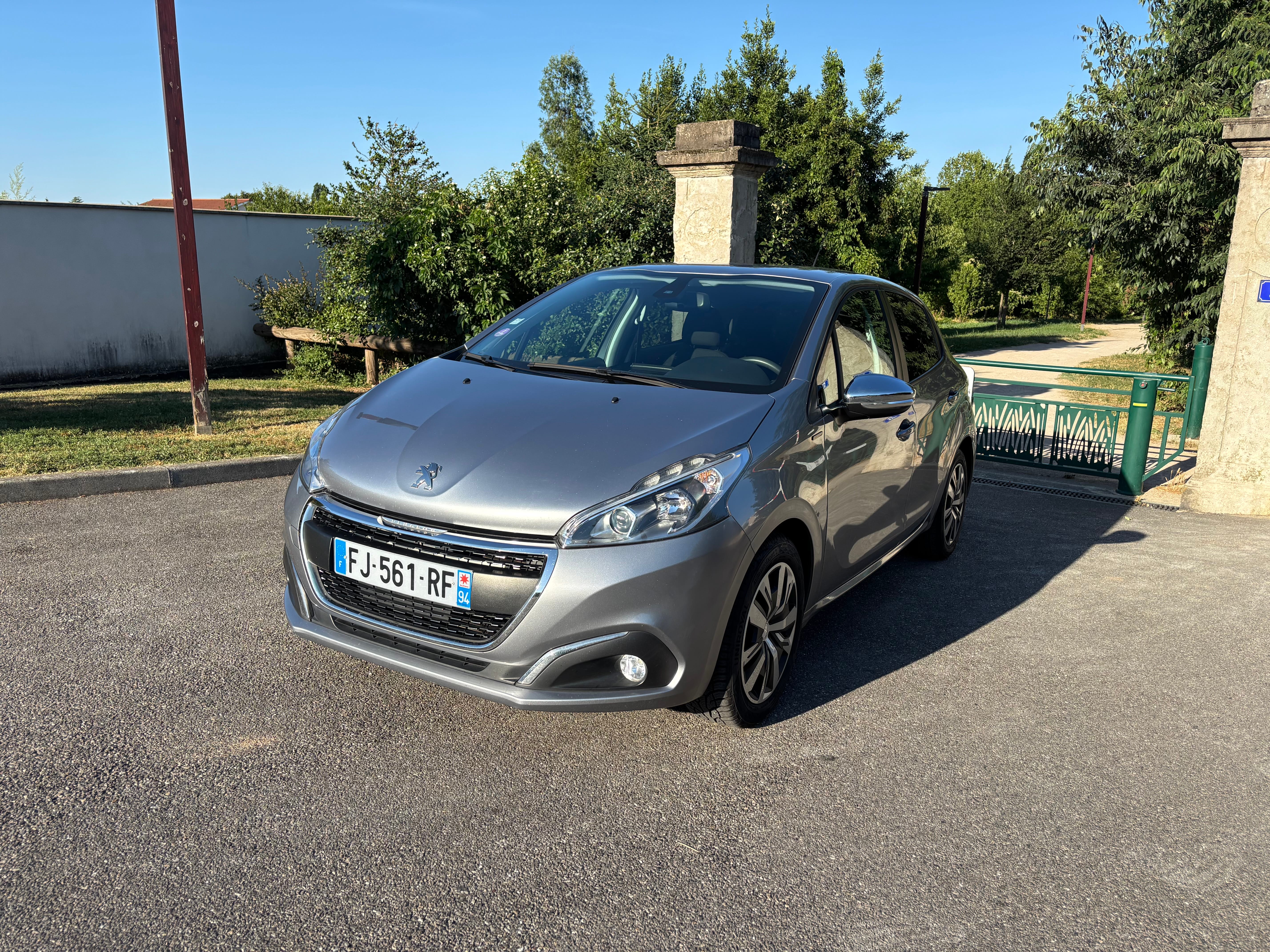 Peugeot 208 Carplay, 2019, Essence 95