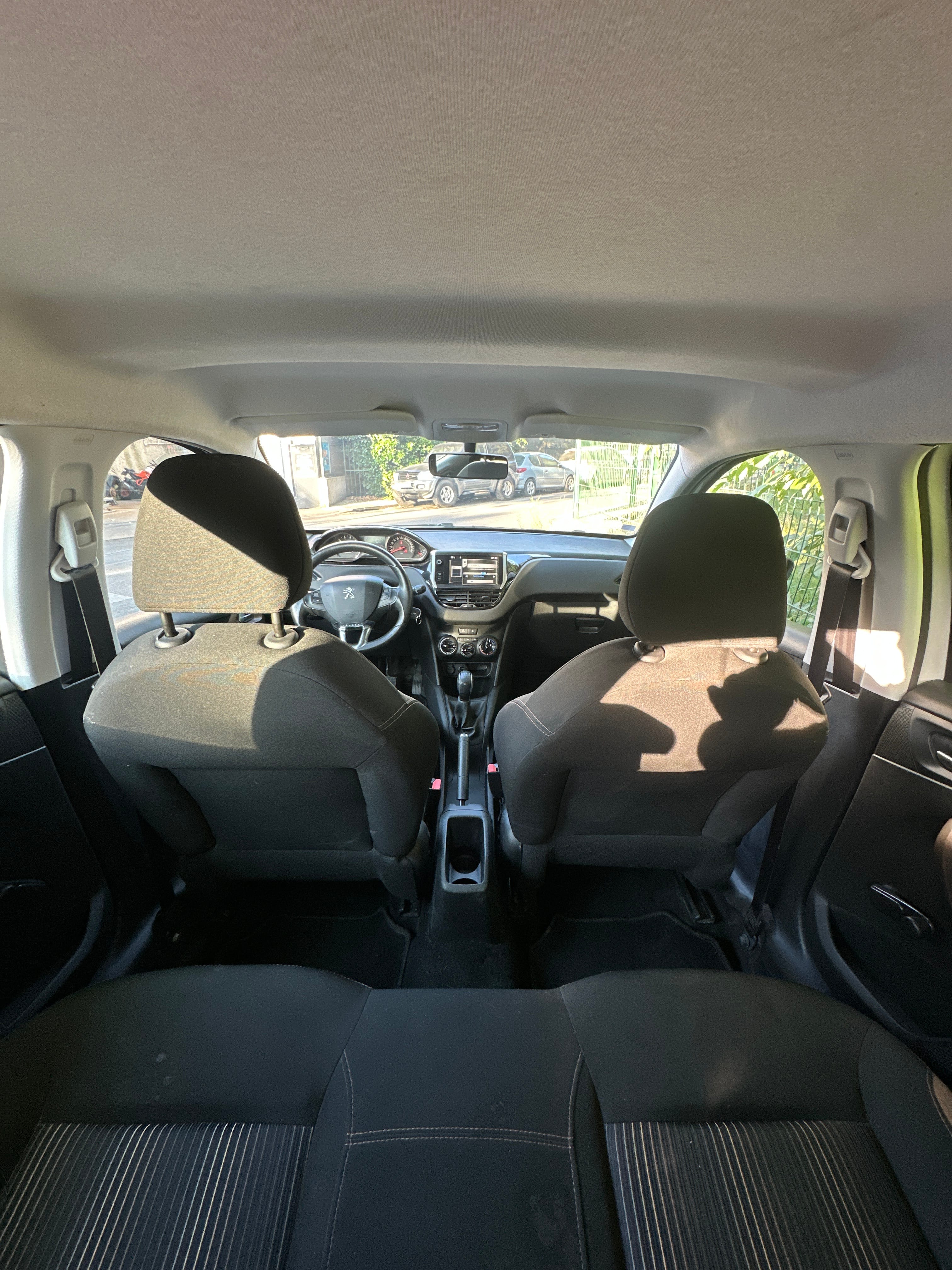 Peugeot 208 Essence avec Siège bébé