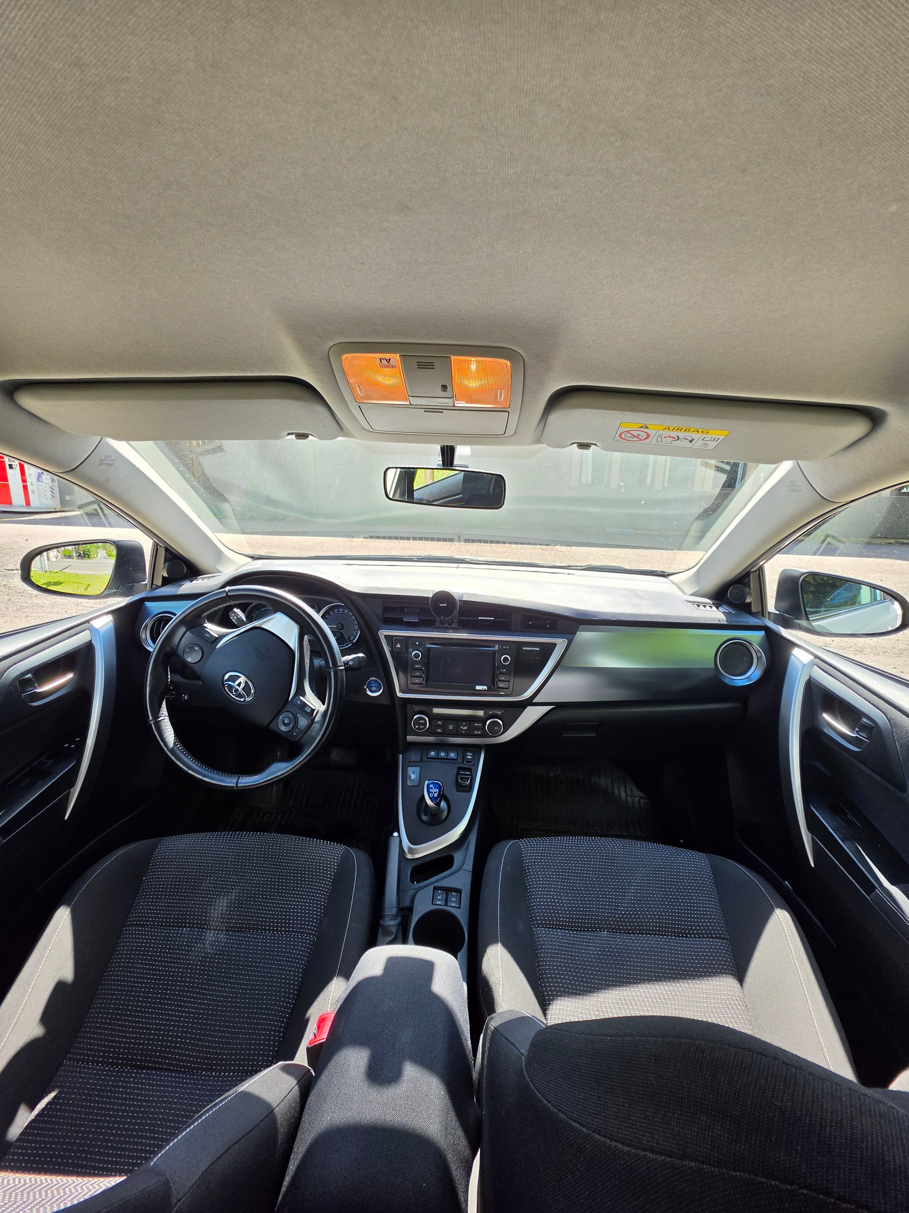 Toyota Auris Hybrid with Cruise control