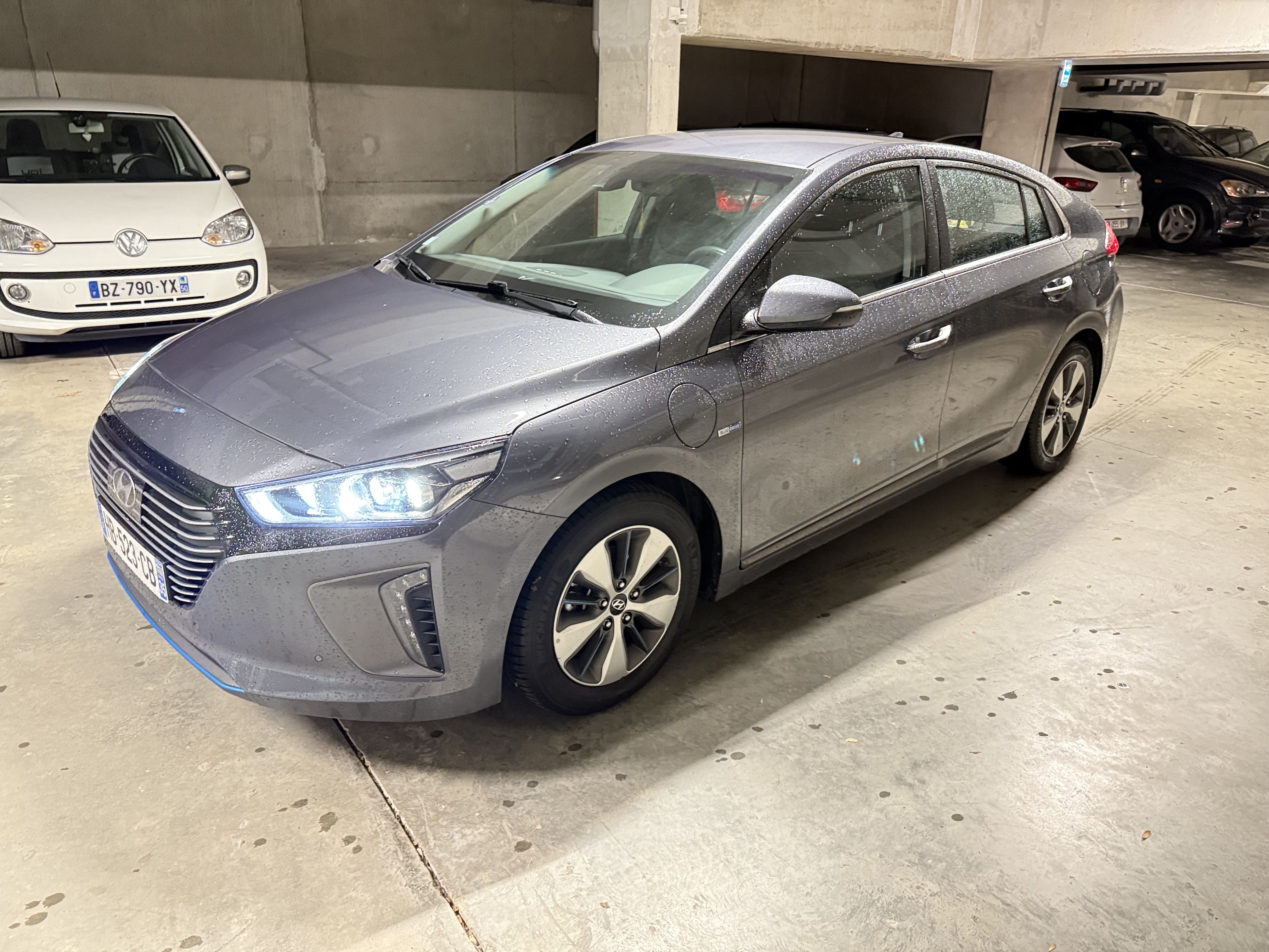 Hyundai Ioniq with Air conditioning