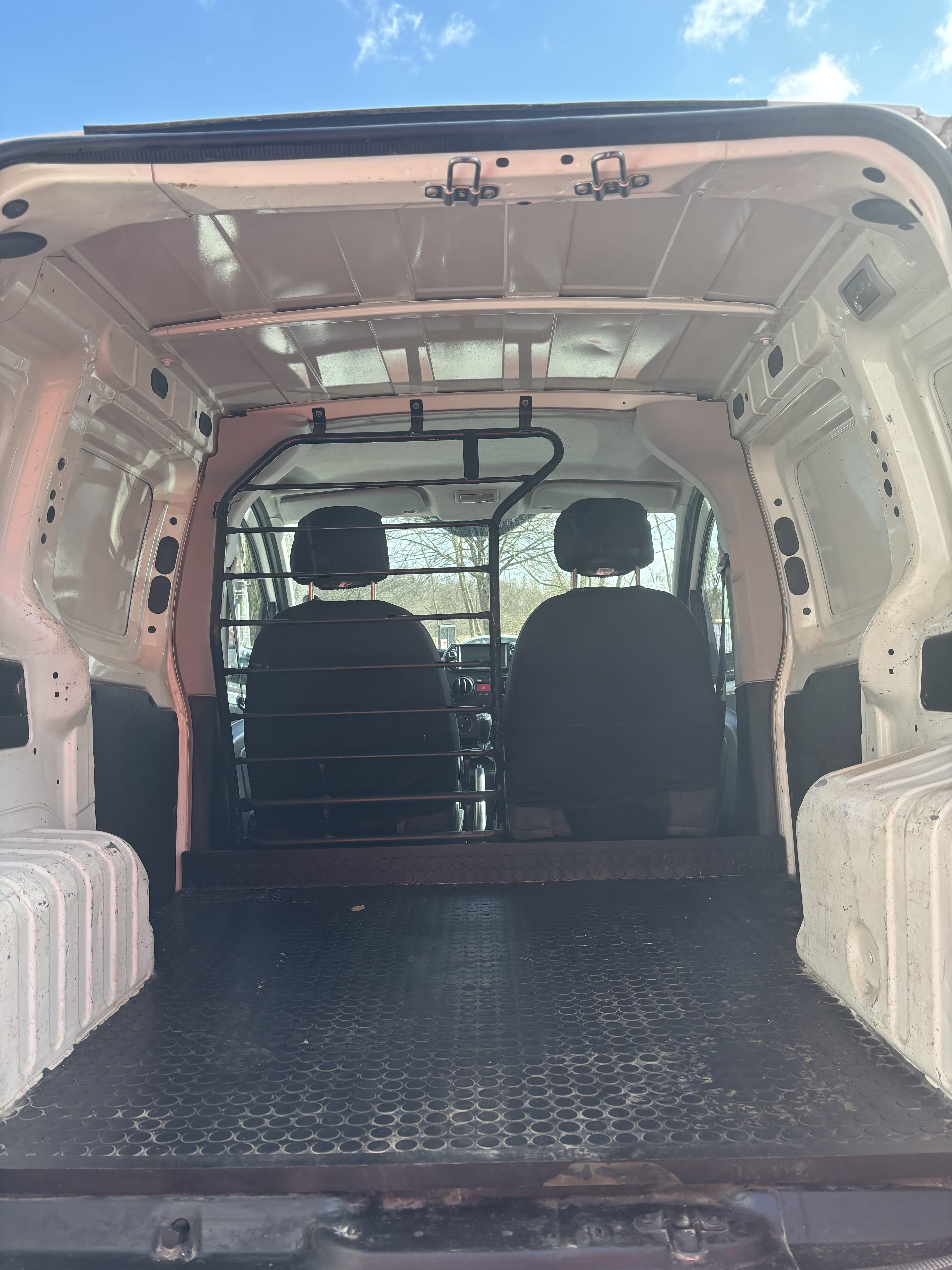 Peugeot Bipper avec Entrée audio / iPod