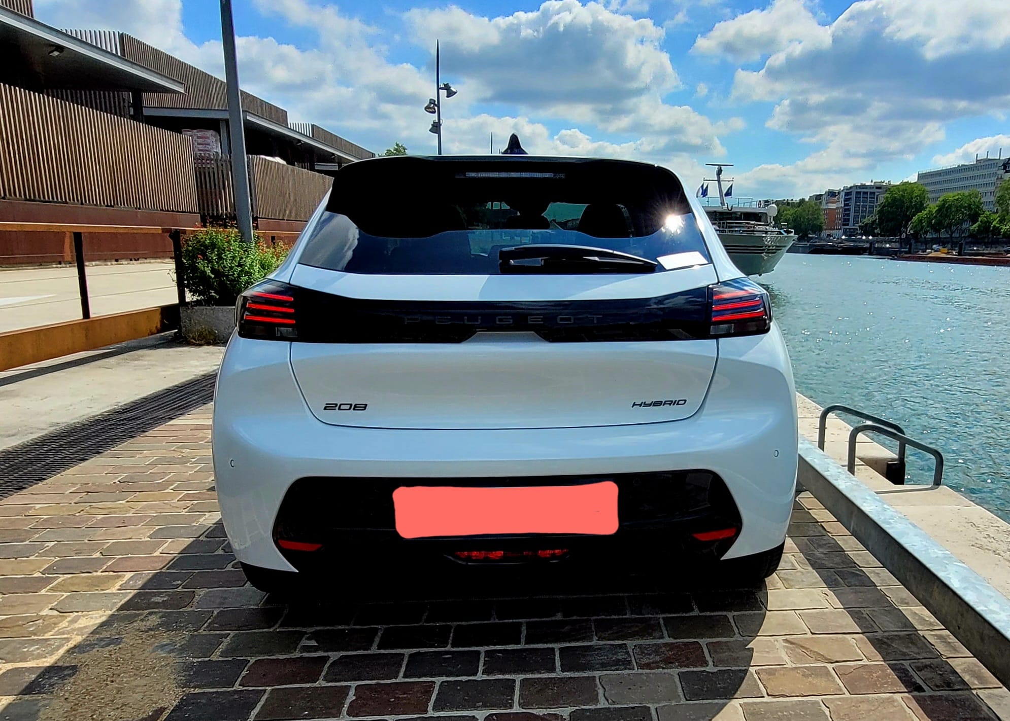 Peugeot 208 HYBRIDE (GR489) (Clim, Connectivité Smartphone, charge induction, ...) avec Régulateur de vitesse