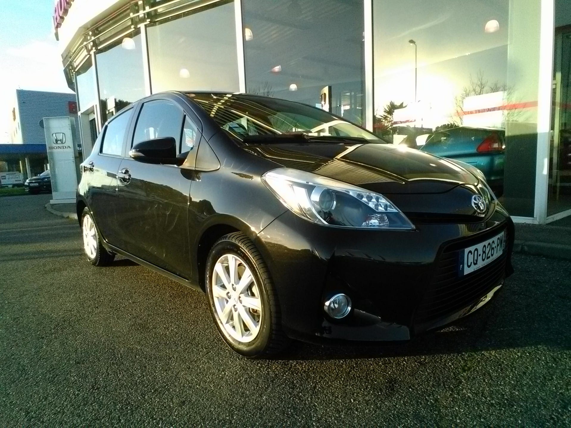 Toyota Yaris Hybride, 2013, Essence 95 / Électrique (hybride), automatique