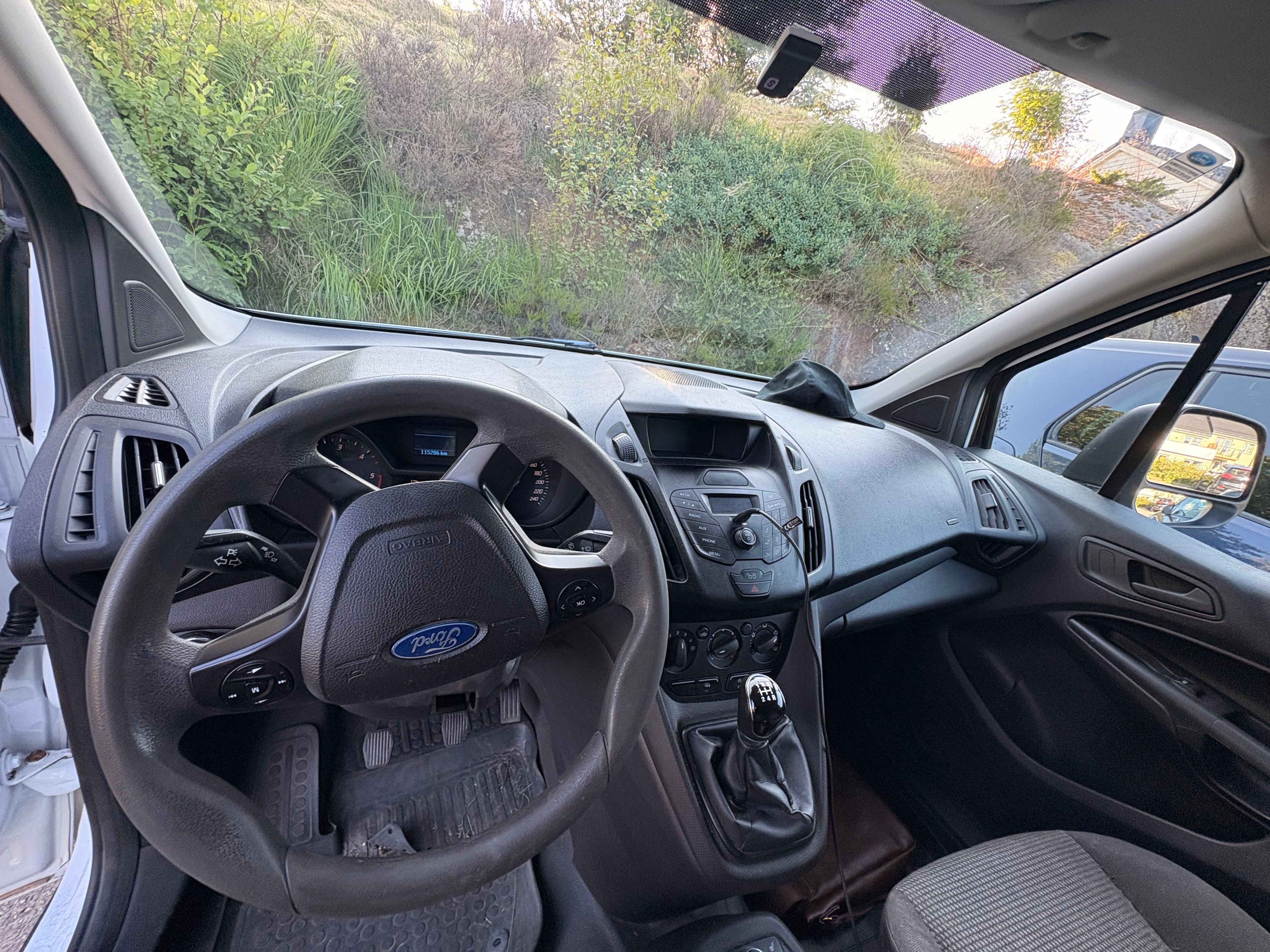 Ford Tourneo Connect med USB ladeuttak