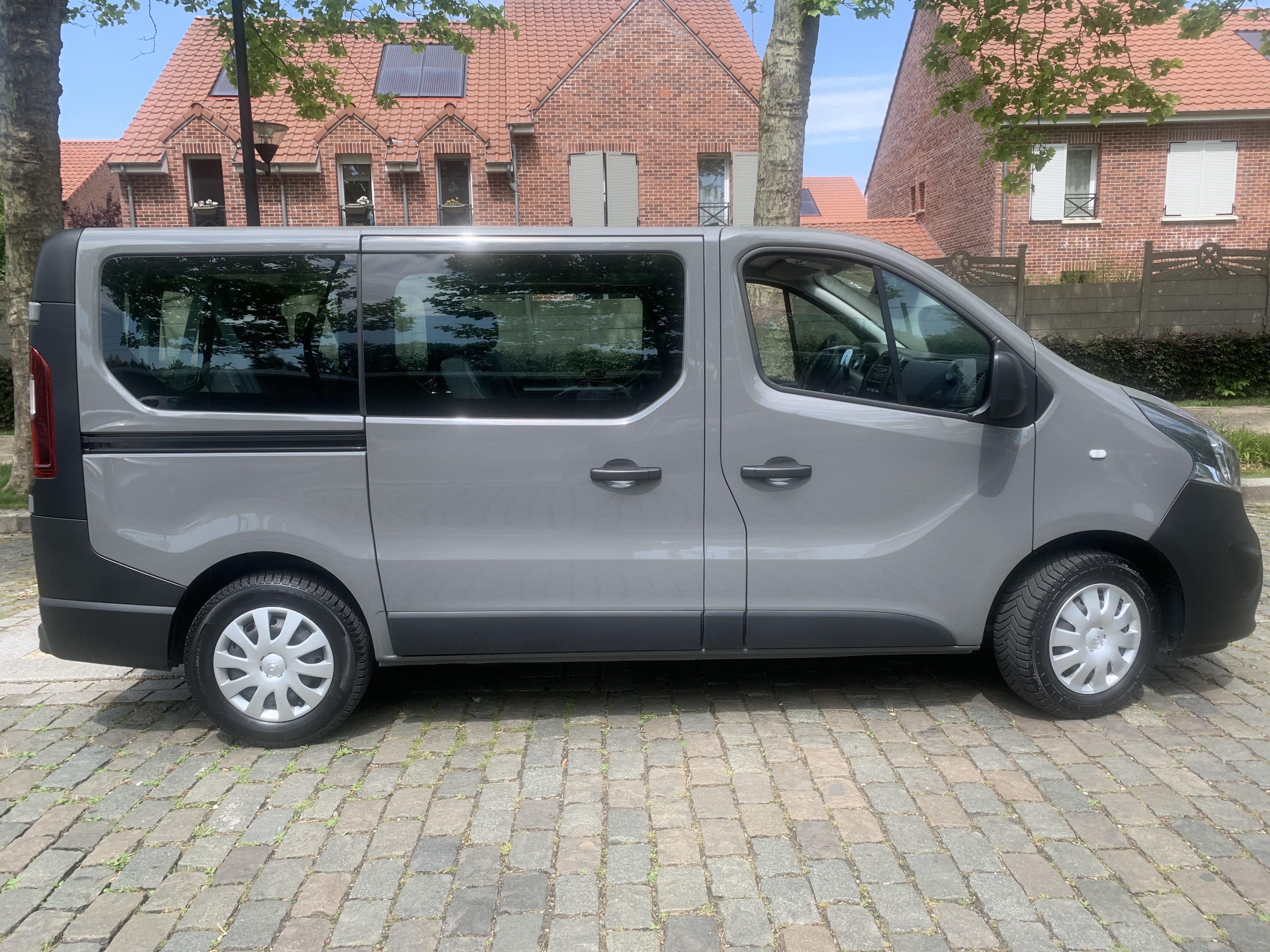 Opel Vivaro Combi avec Climatisation