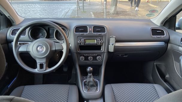 Volkswagen Golf Kombi sparsamer Diesel mit Sitzheizung & viel Platz mit Audio-/iPod-Zugang