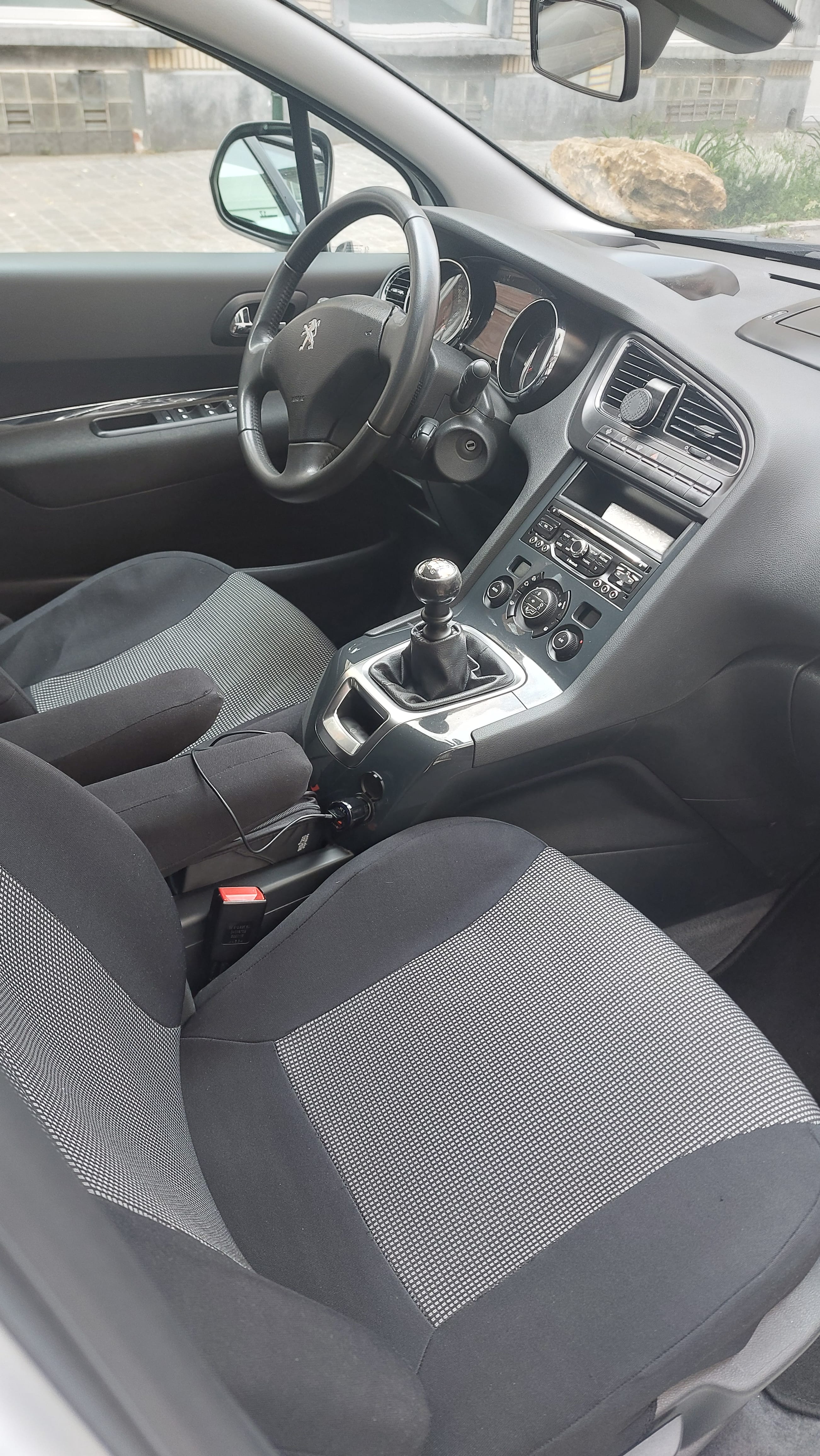 Peugeot 5008 1.2 essence, 7 places avec Audio Bluetooth
