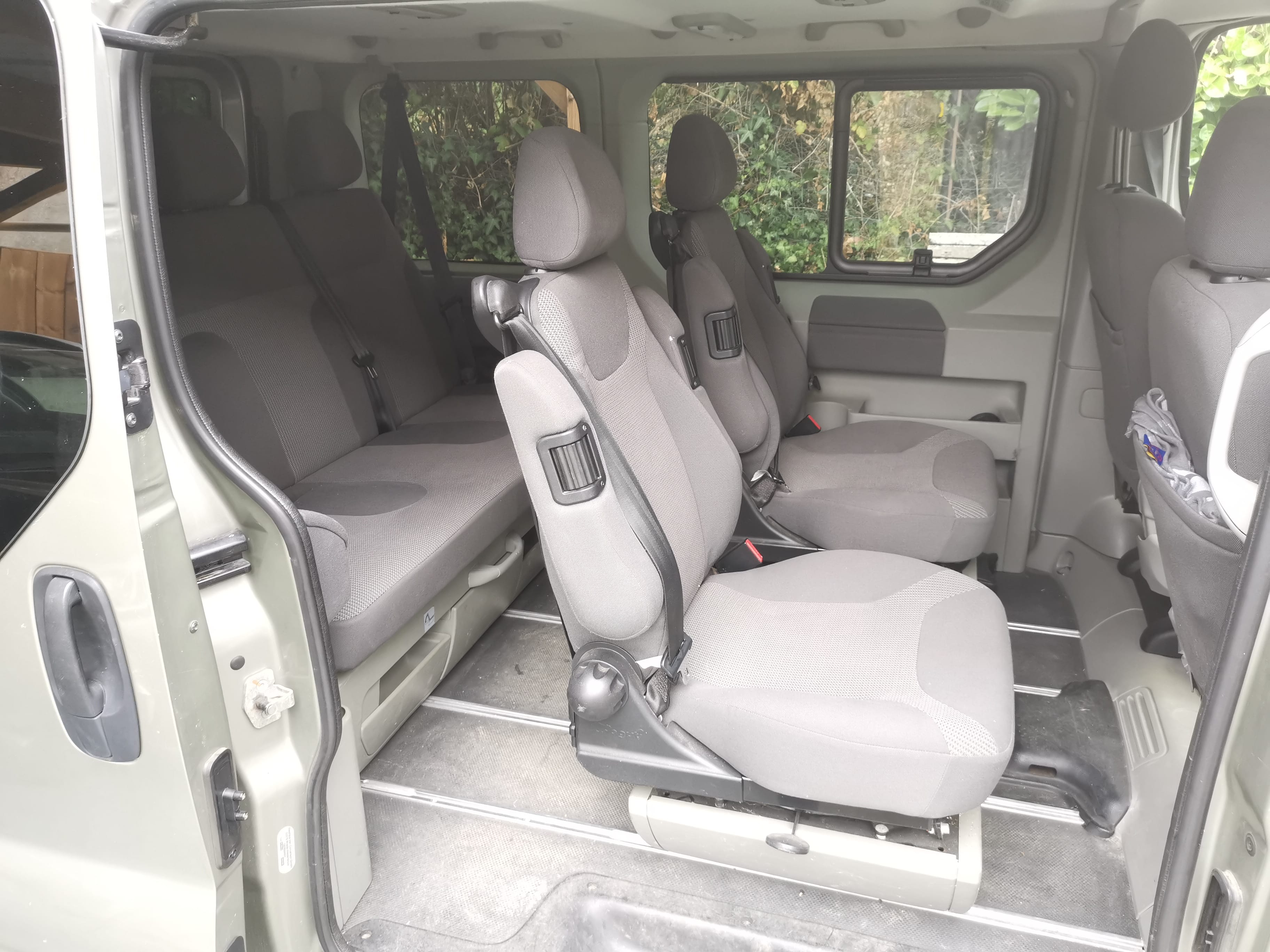 Opel Vivaro Combi avec Chaines