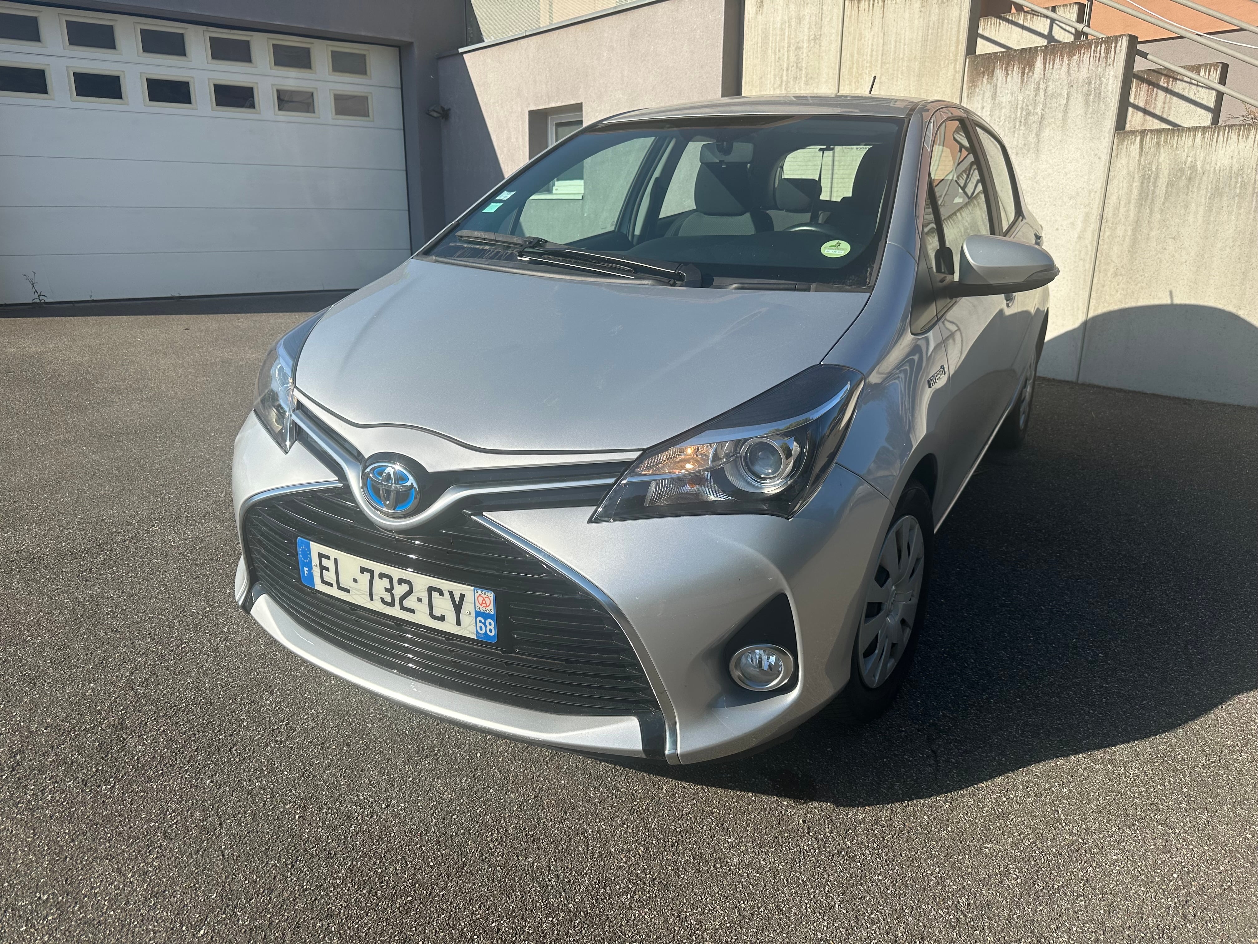 Toyota Yaris Hybride, 2017, Essence 95 / Électrique (hybride), automatique