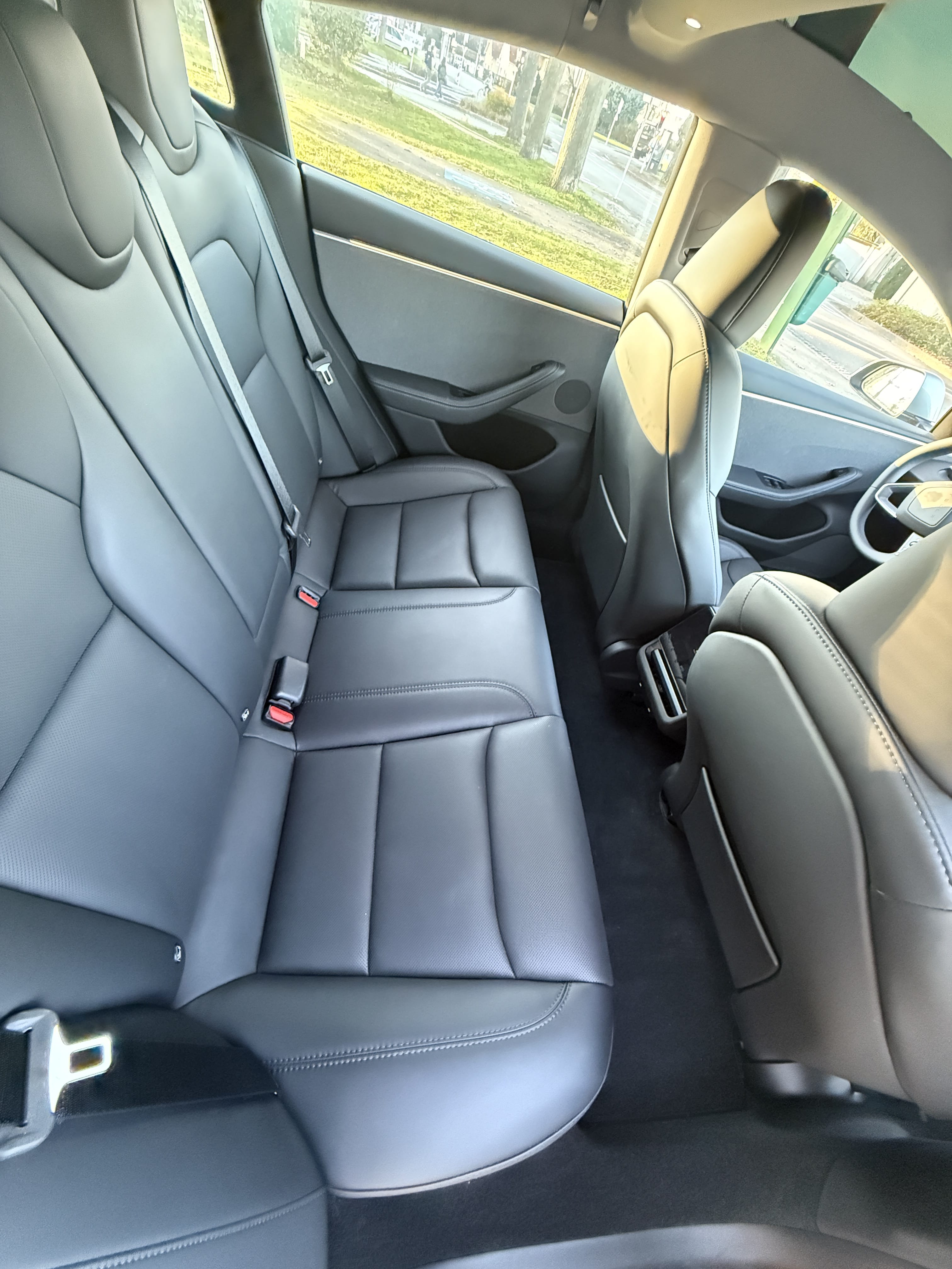 Tesla Model 3 avec Entrée audio / iPod