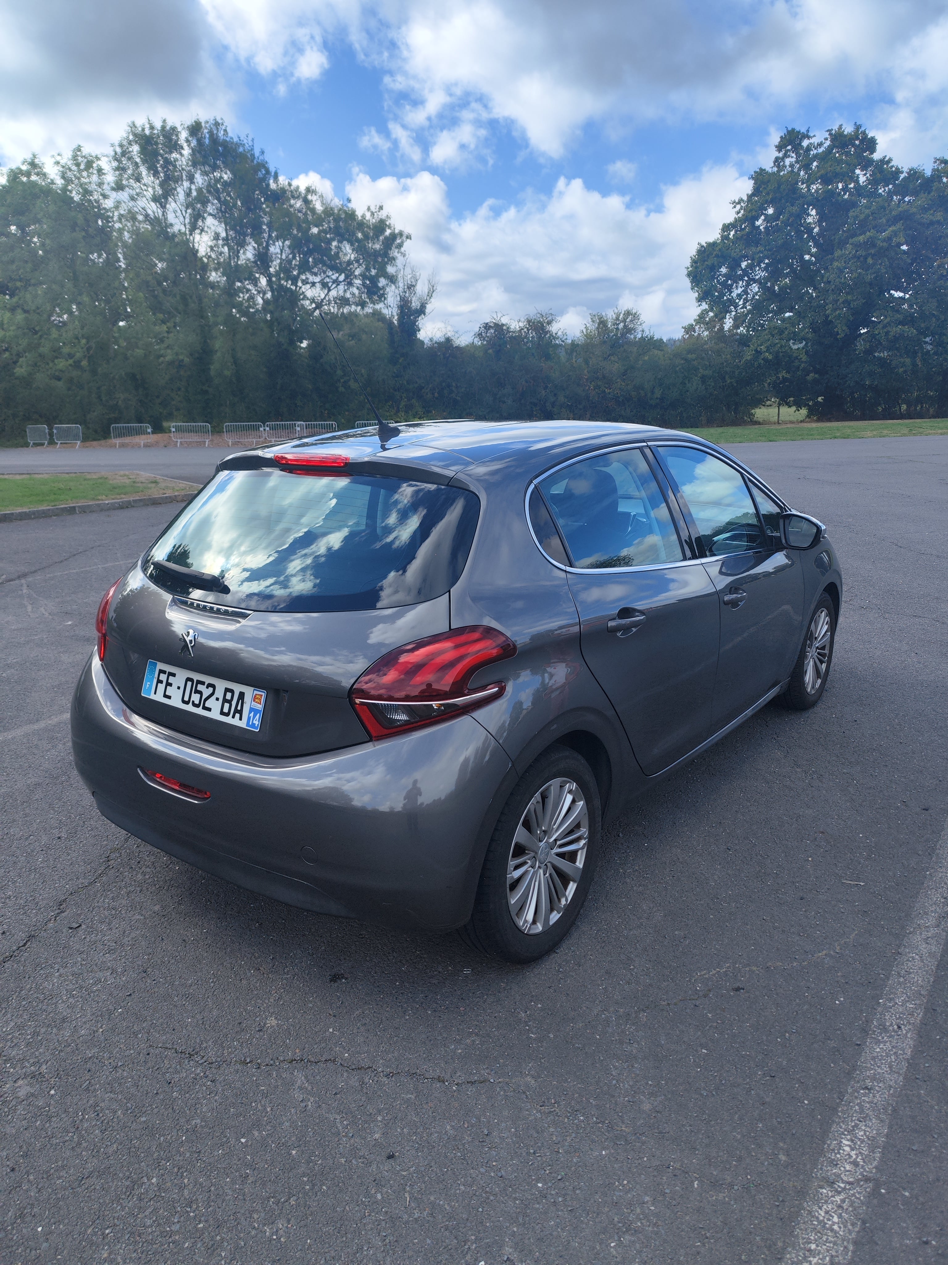 Peugeot 208 avec GPS