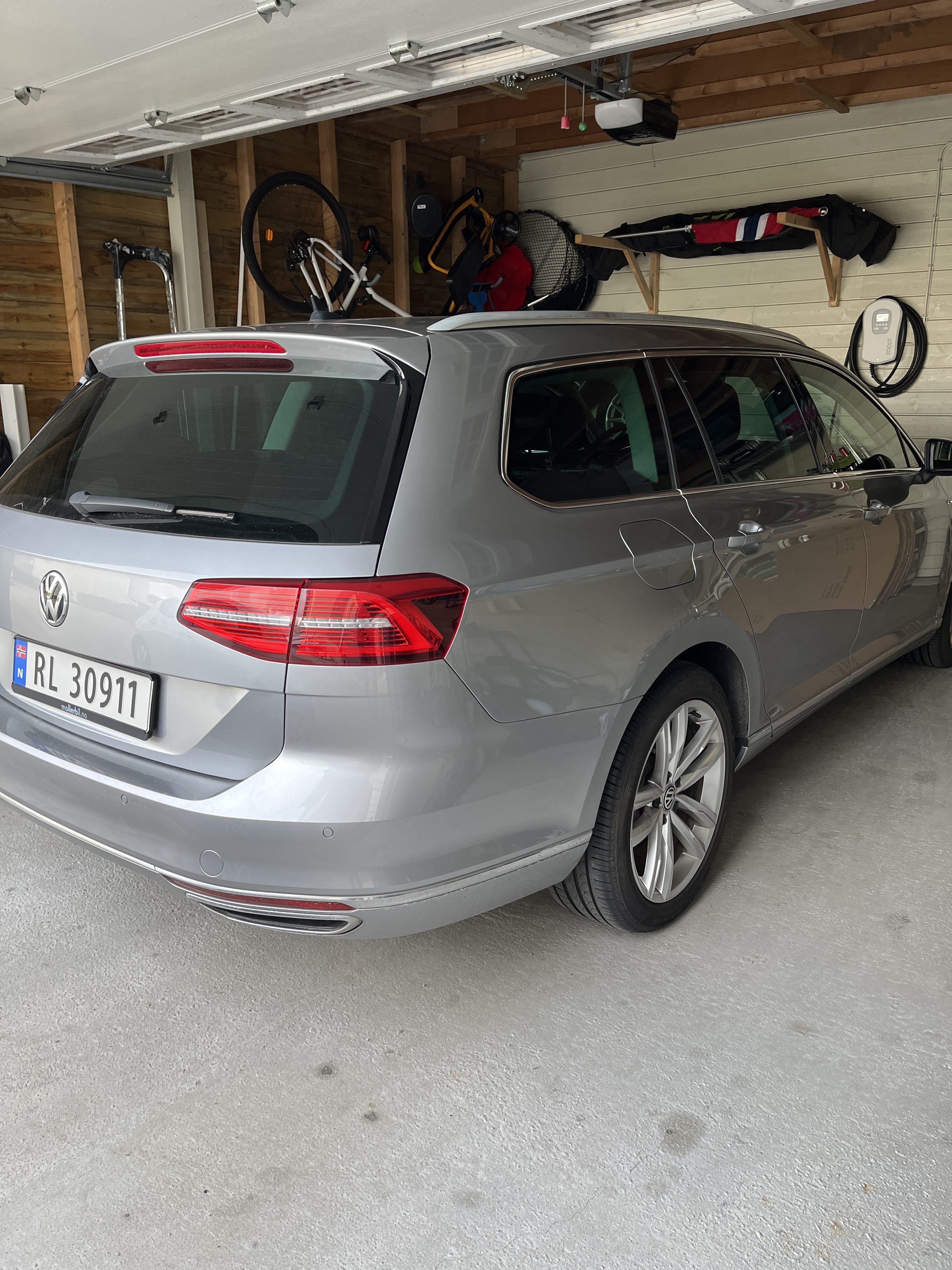 Volkswagen Passat GTE with Air conditioning