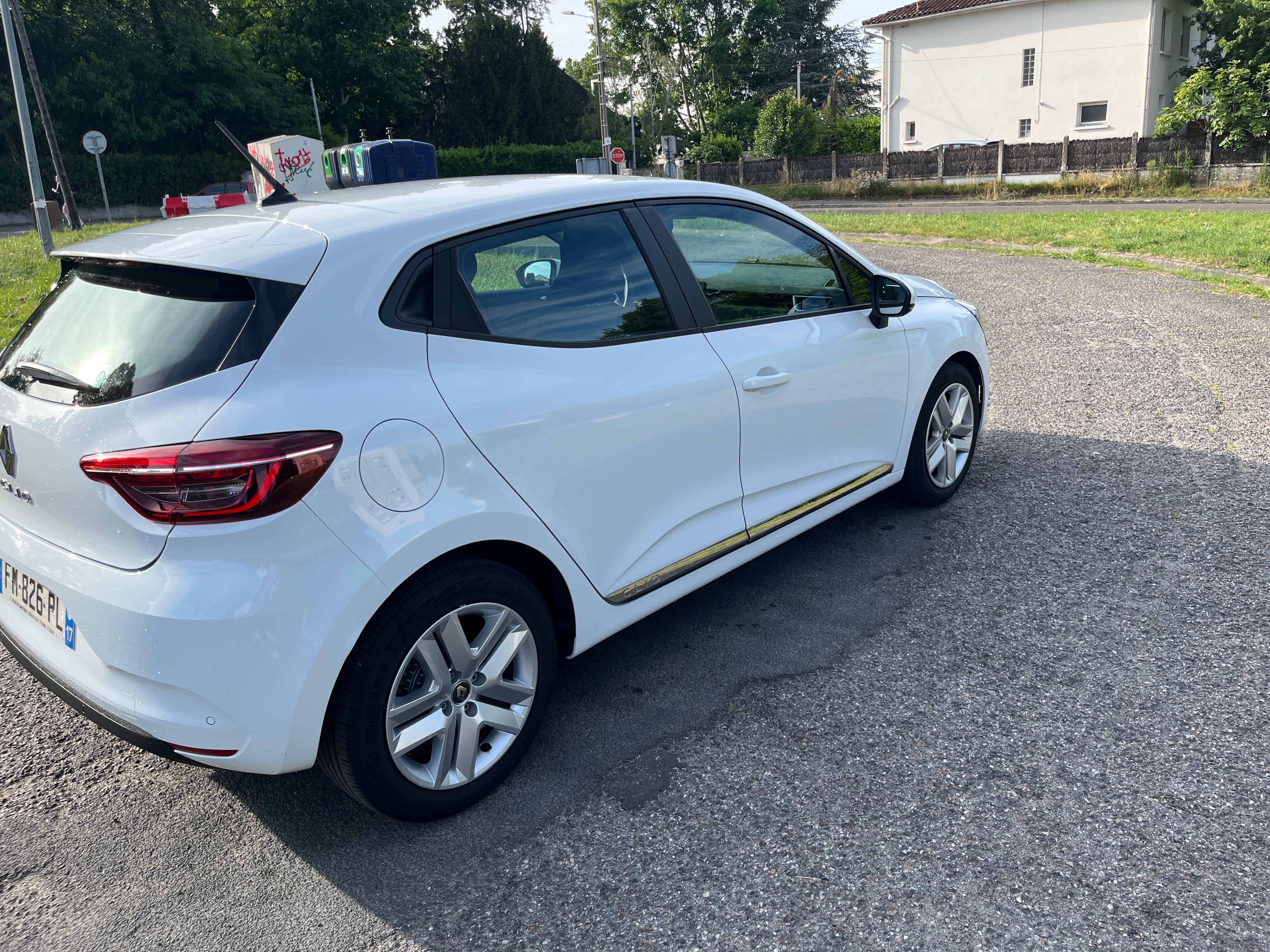 Renault Clio 5 blanche avec CarPlay avec Climatisation