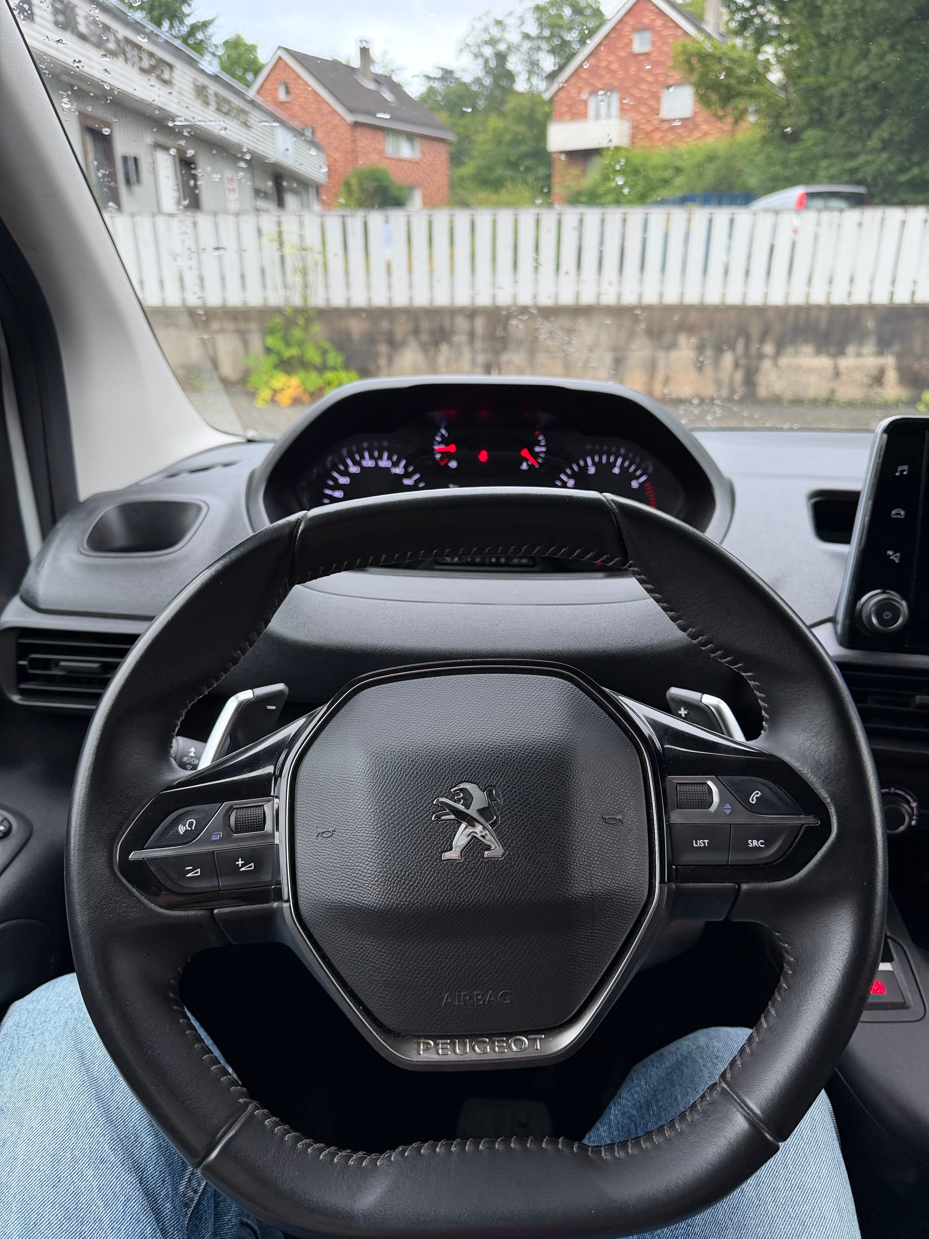 Peugeot Partner Varebil med Bluetooth audio