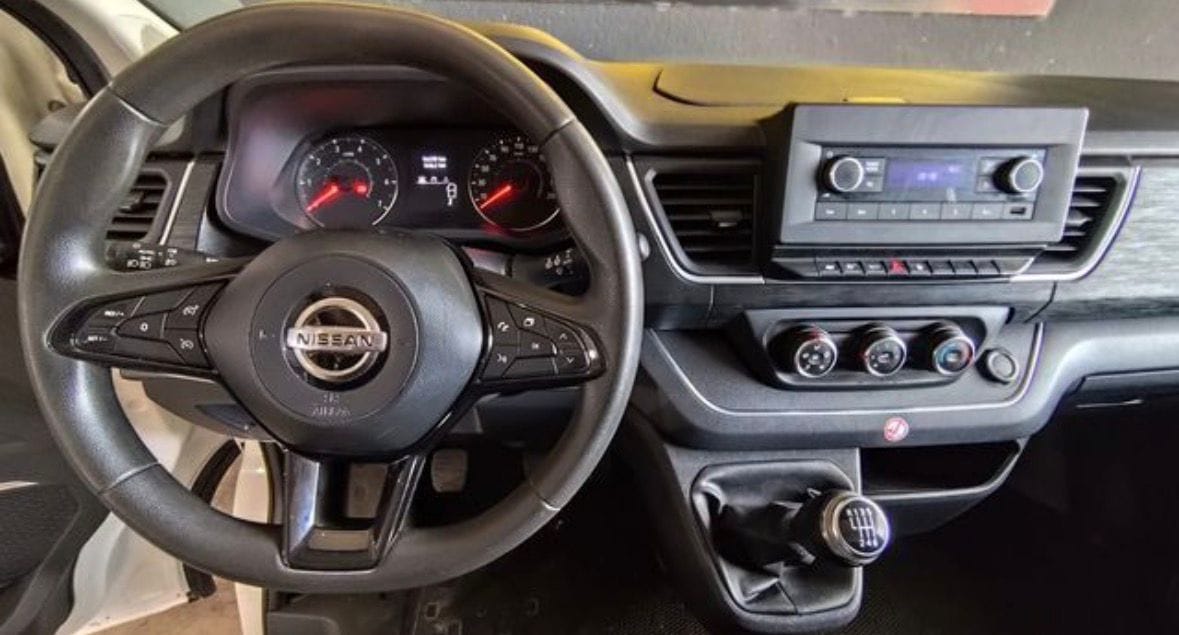 Nissan NV300 Minibus con Aire acondicionado