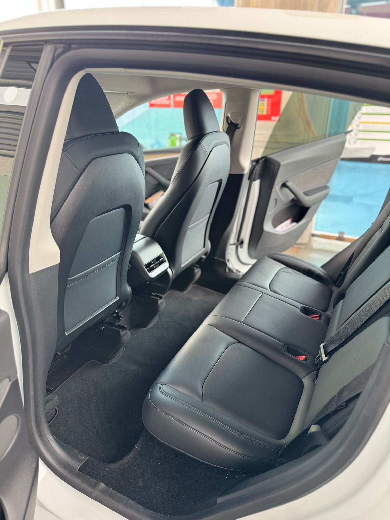 Tesla Model Y med Aircondition