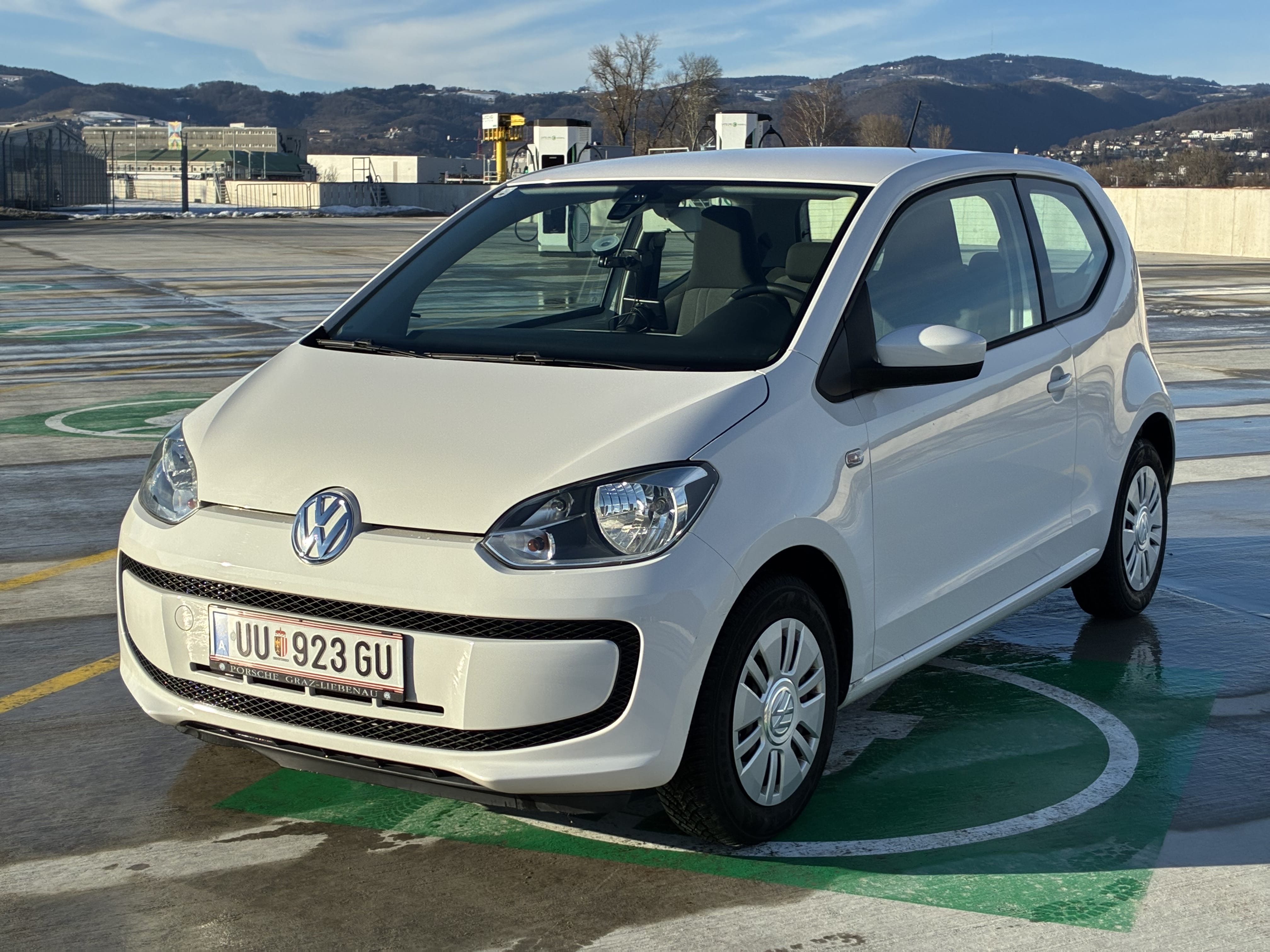 Volkswagen Up! Klima, Handy Halterung, AUX/USBC/Iphone Kabel, Navi, Bluetooth Freisprecheinrichtung, 2012, Super 95