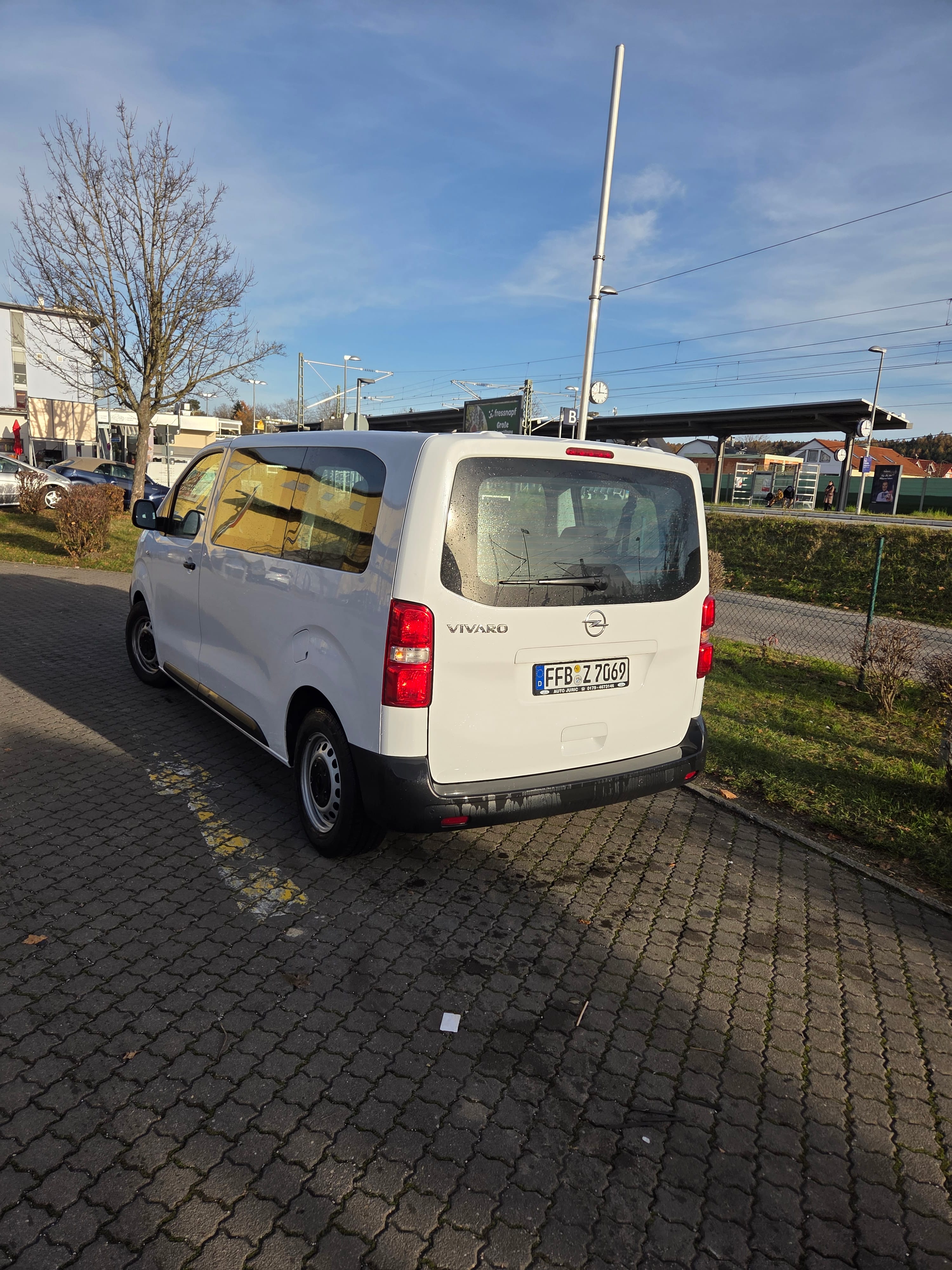 Opel Vivaro Kombi mit Android Auto