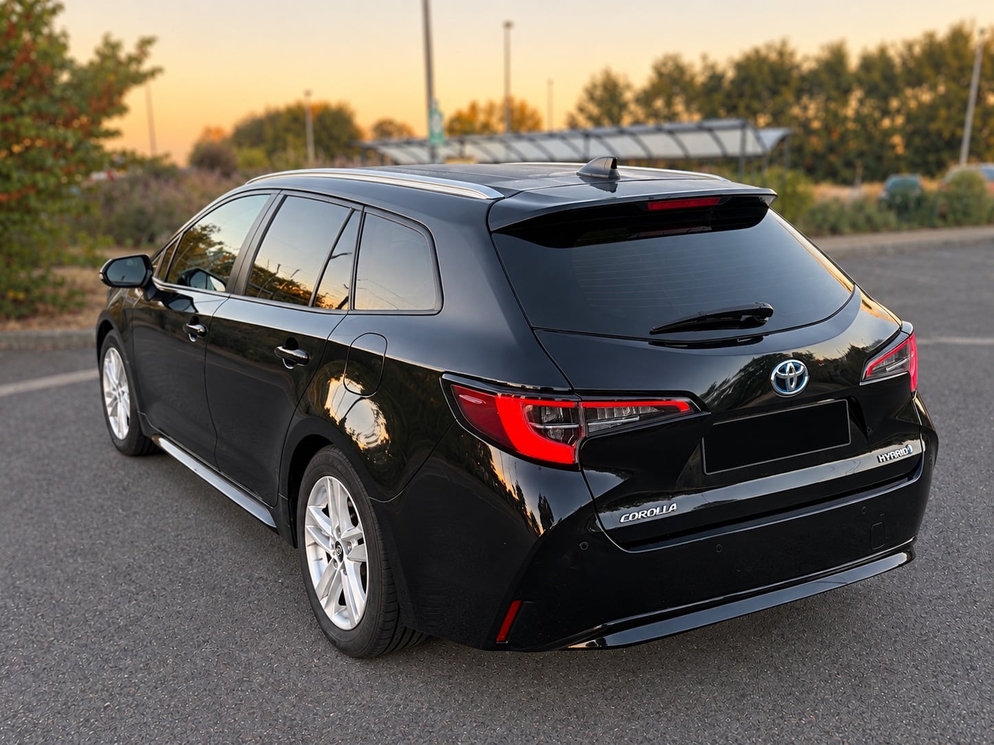 Toyota Corolla Touring Sports Dynamic Hybride, 2020, Essence 95 / Électrique (hybride), automatique
