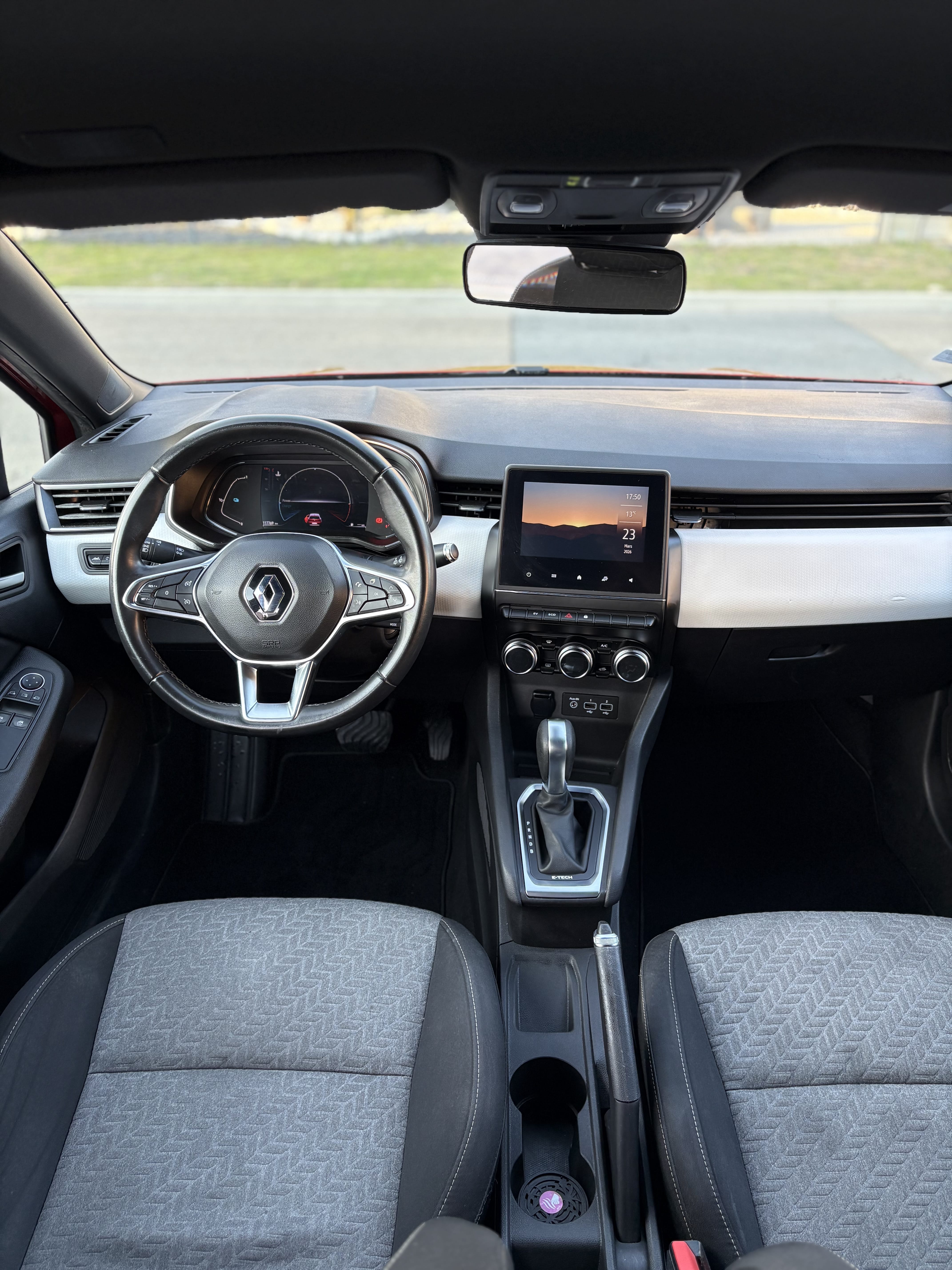 Renault Clio E-tech avec GPS
