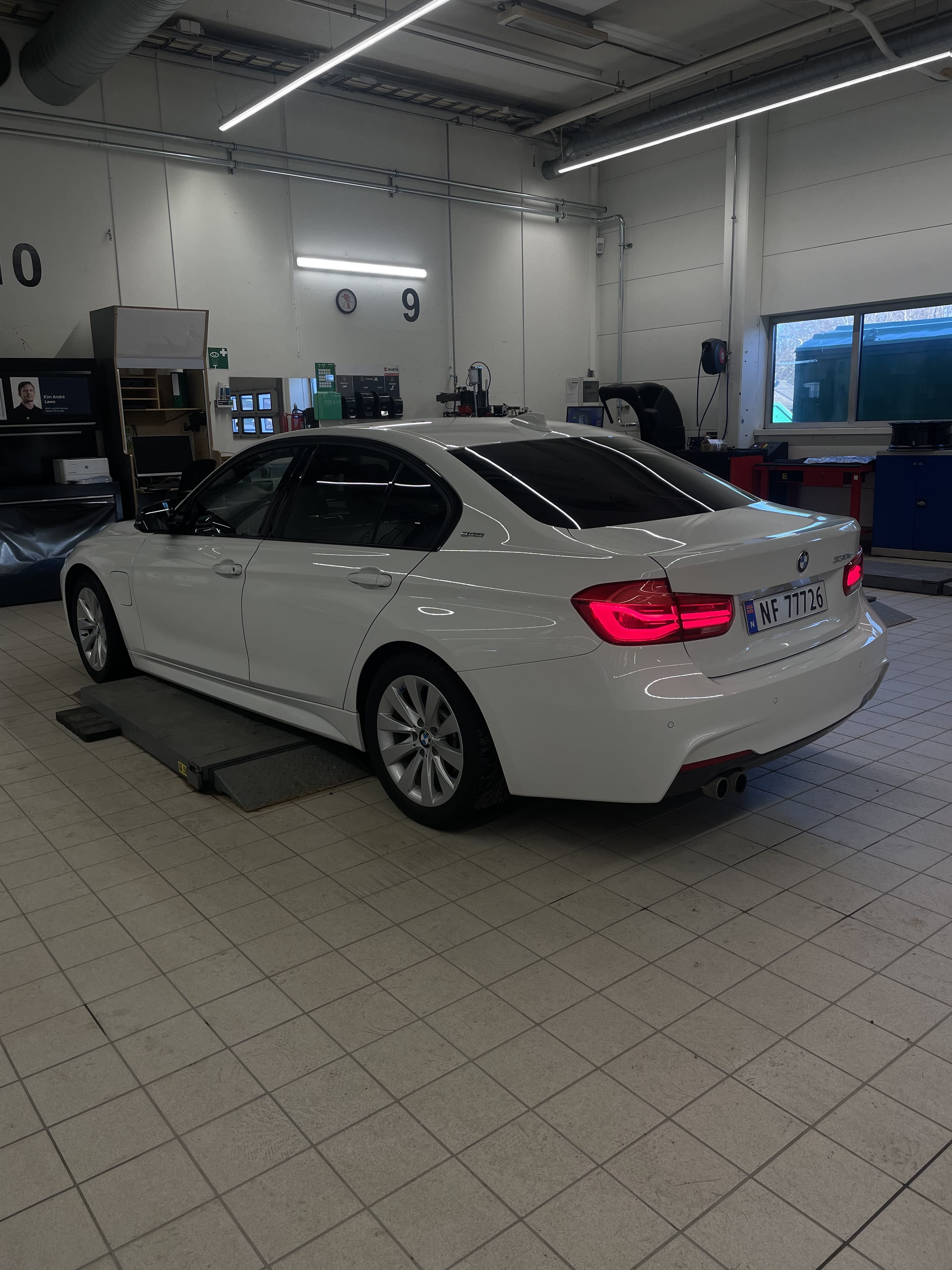 BMW 3 Series Hybrid med Aircondition