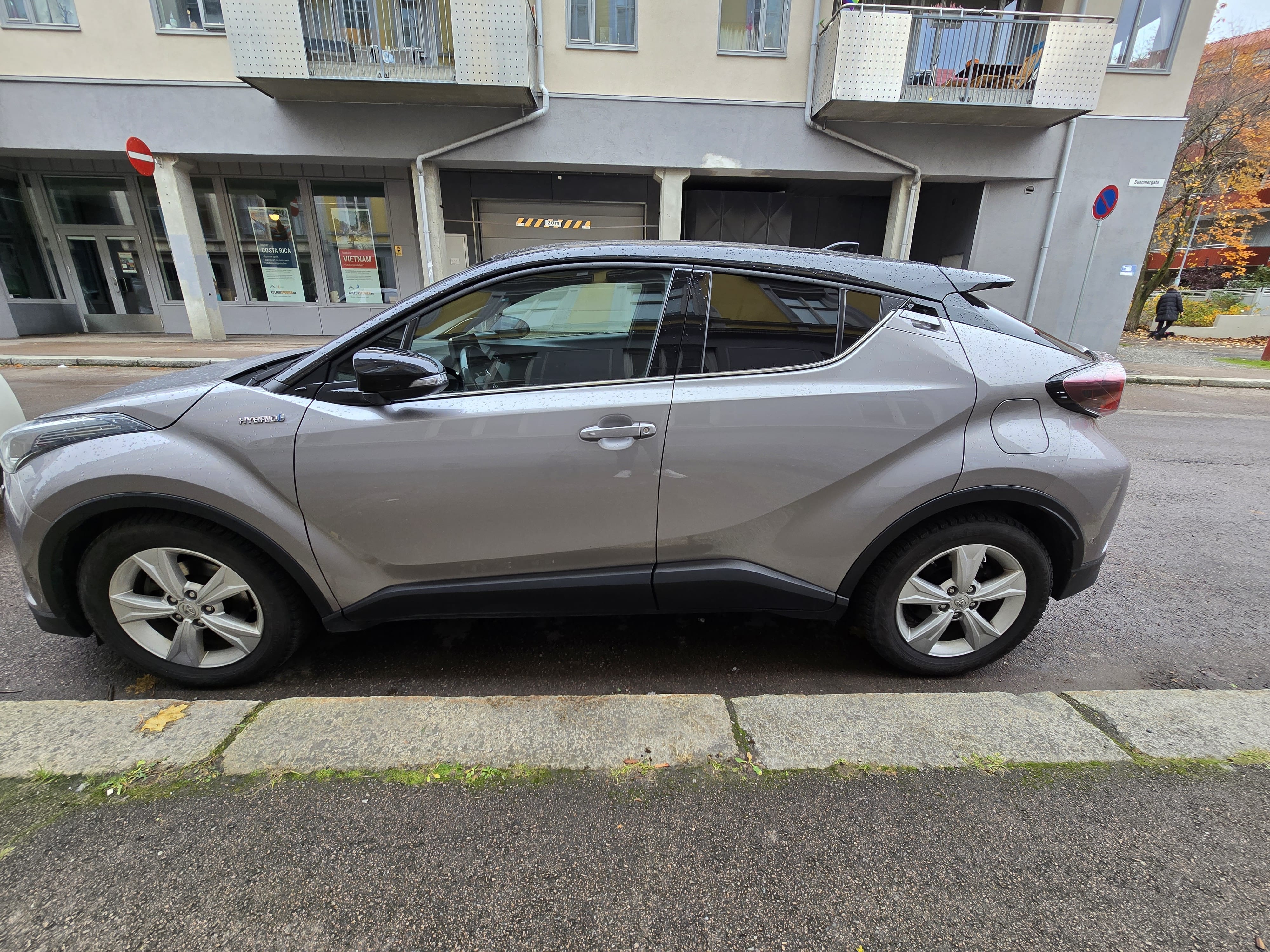 Toyota C-HR Hybrid med Bluetooth audio