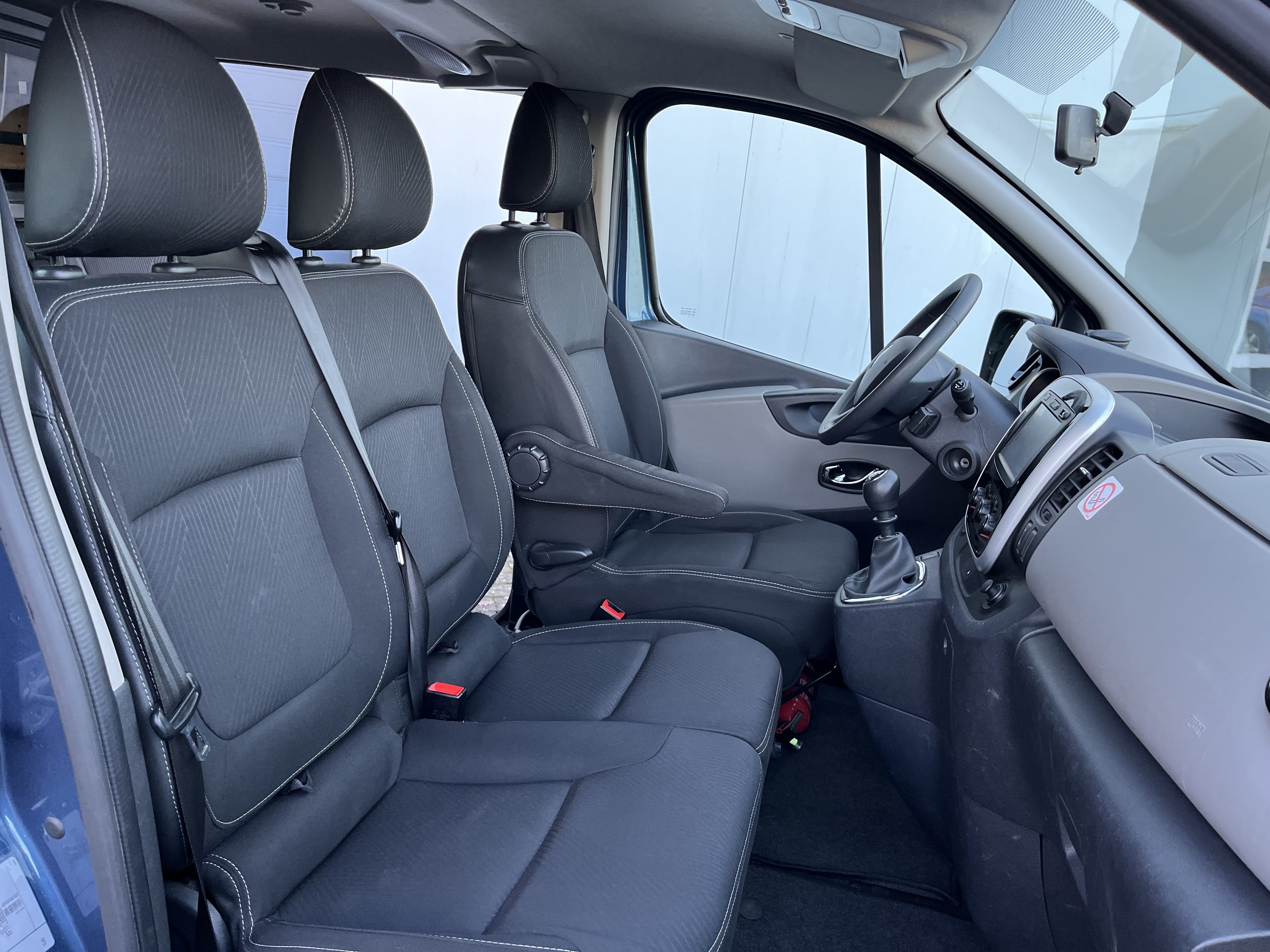 Renault Trafic Dubbele Cabine 6 plaatsen - airco - gps - bluetooth - cruise control avec Audio Bluetooth