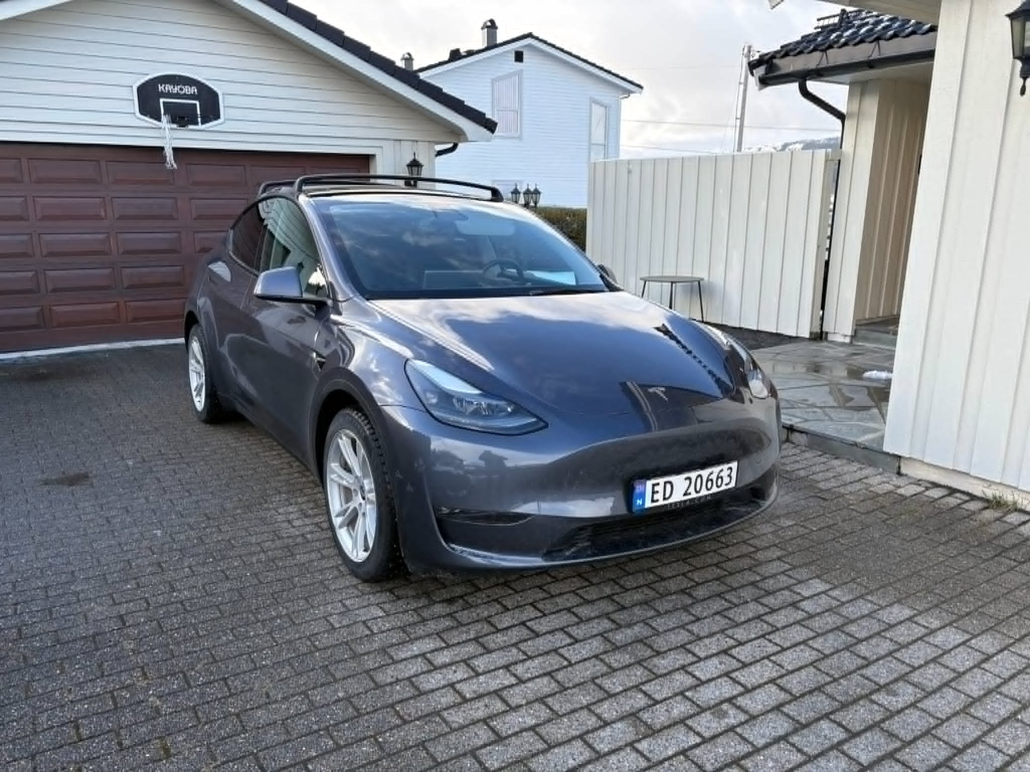 Tesla Model Y Long Range med Babysete