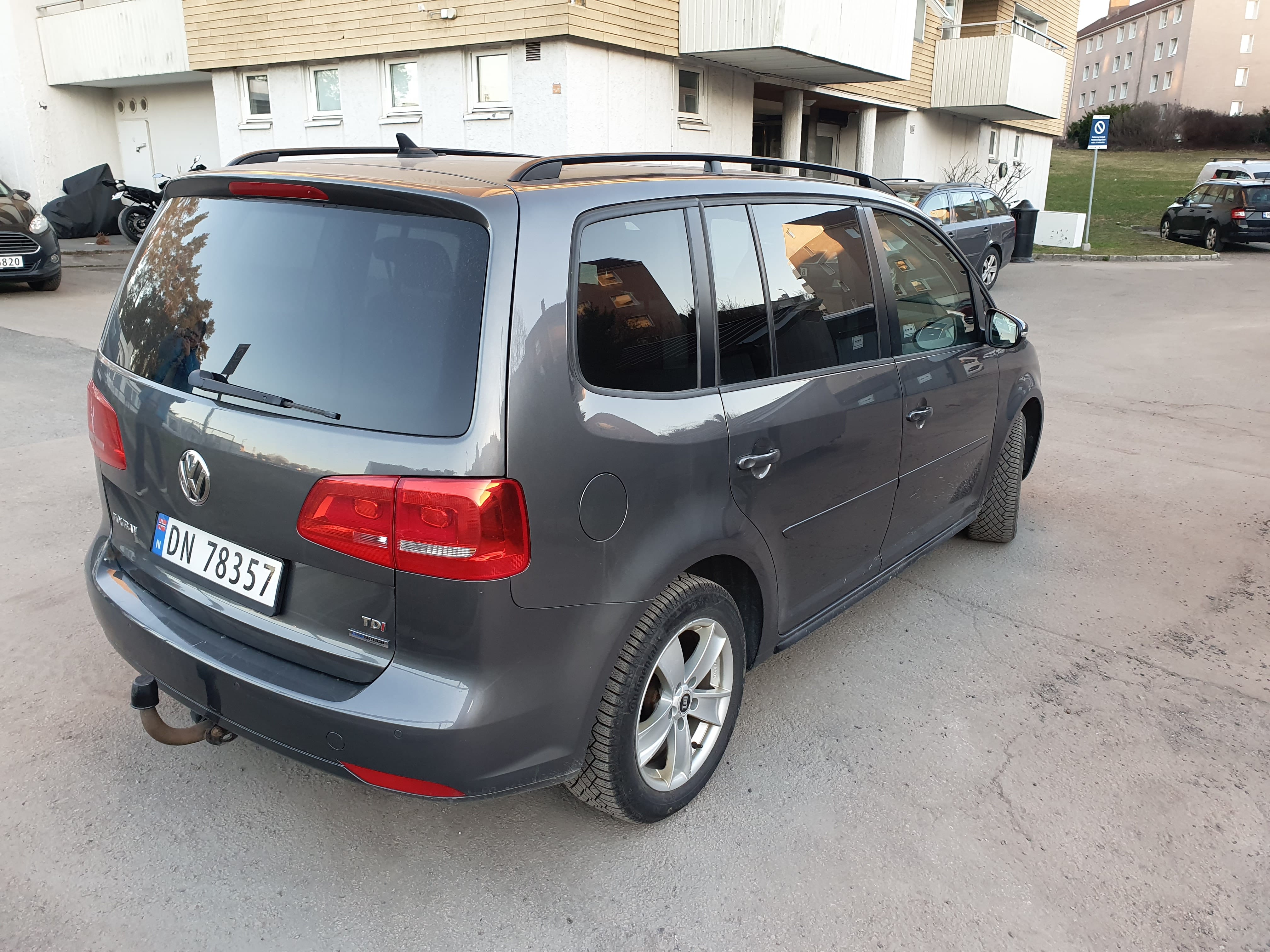 Volkswagen Touran familiebil med GPS