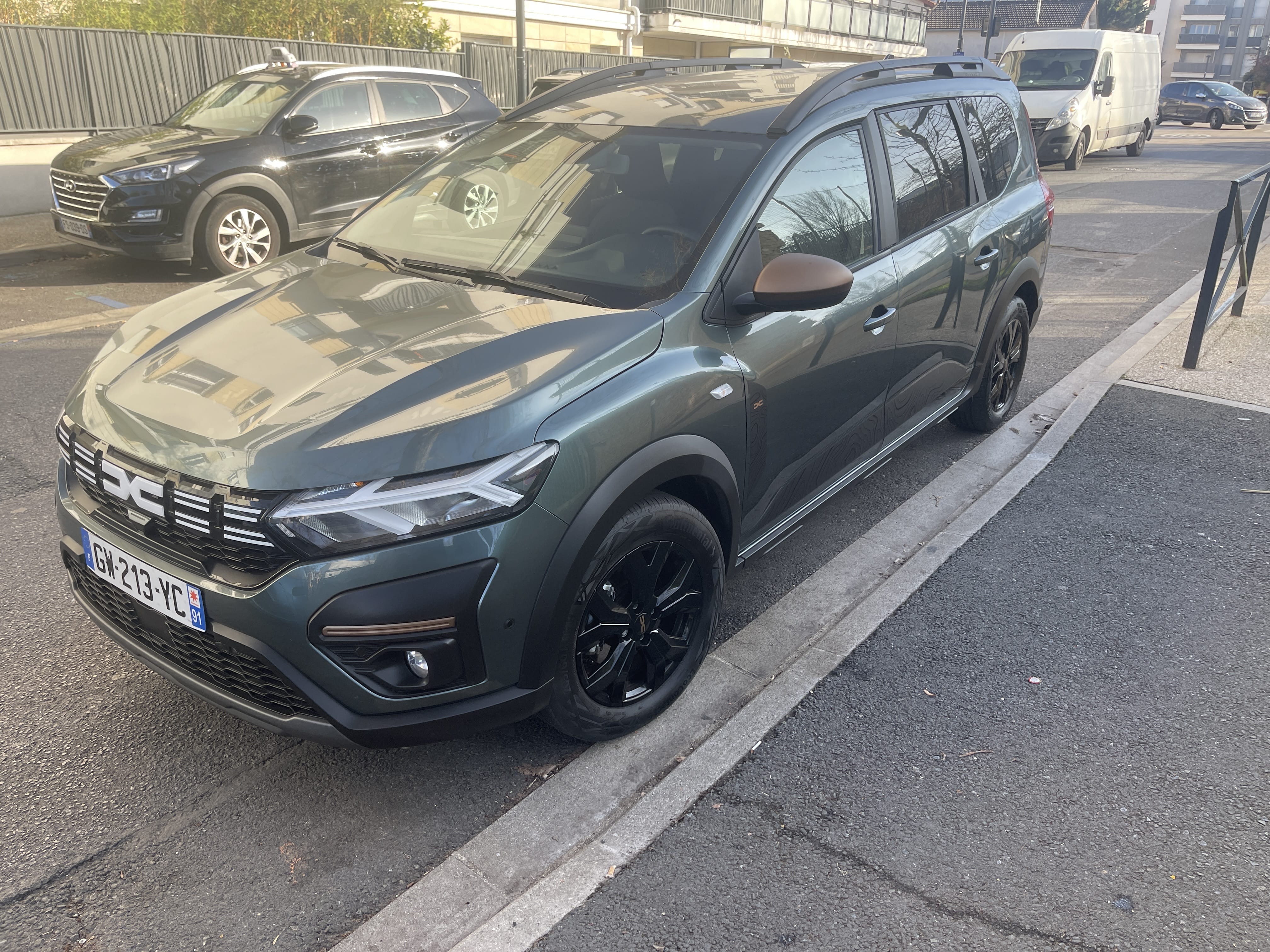 Dacia Jogger, 2024, Essence 98 / Électrique (hybride), automatique, 7 places