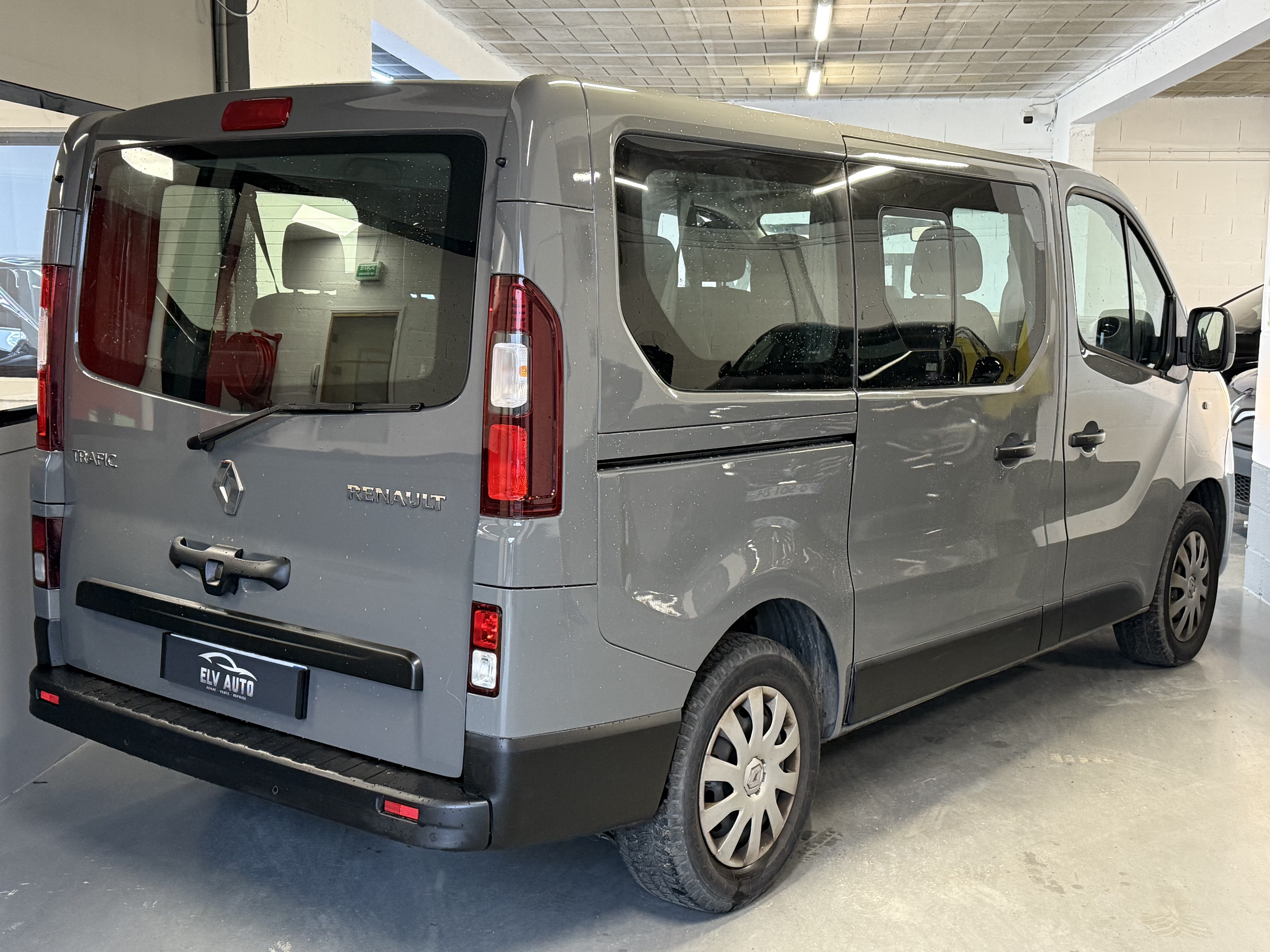 Renault Trafic Passenger 9 places avec Climatisation