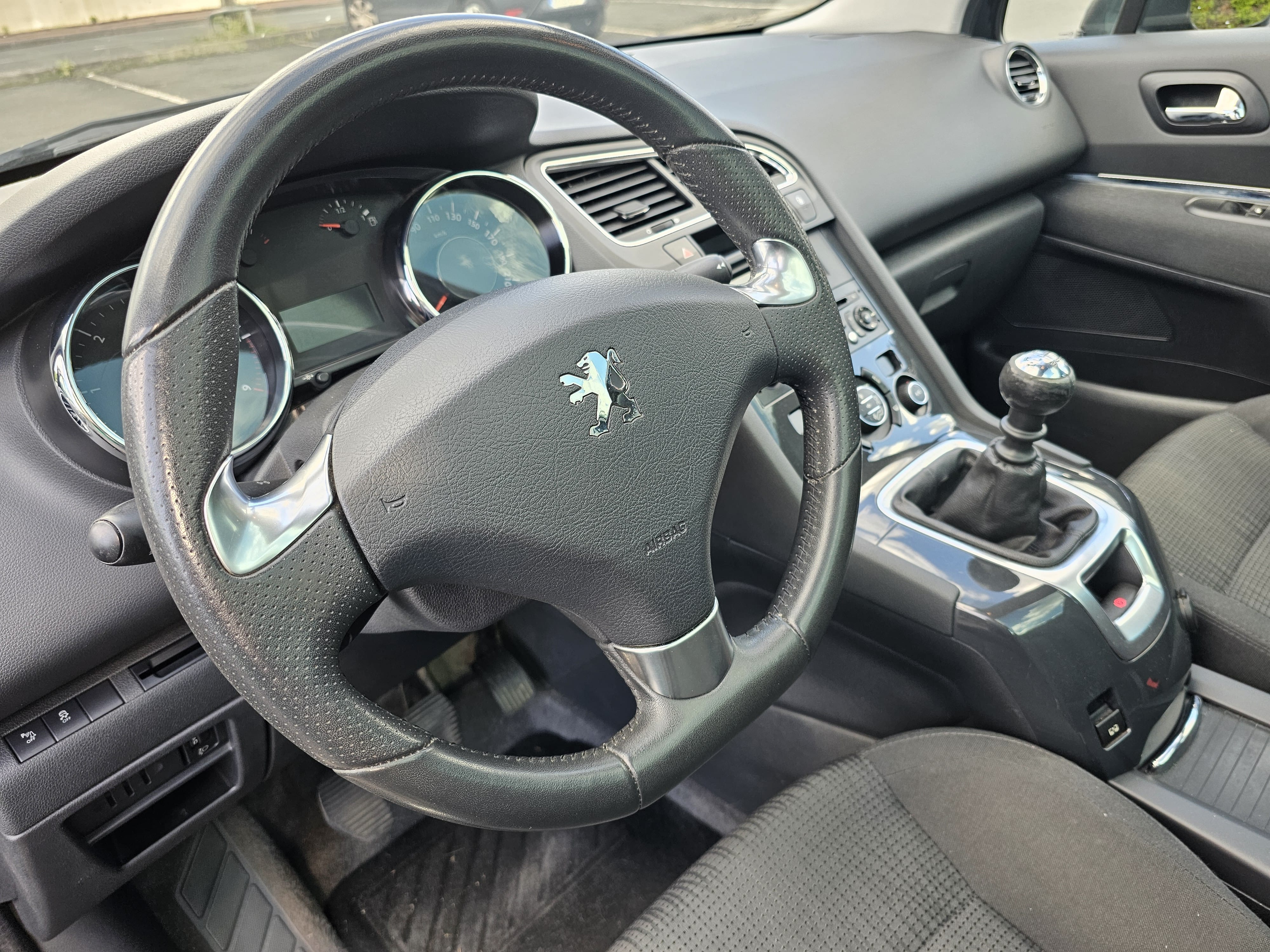 Peugeot 5008 1.6 HDI avec Audio Bluetooth