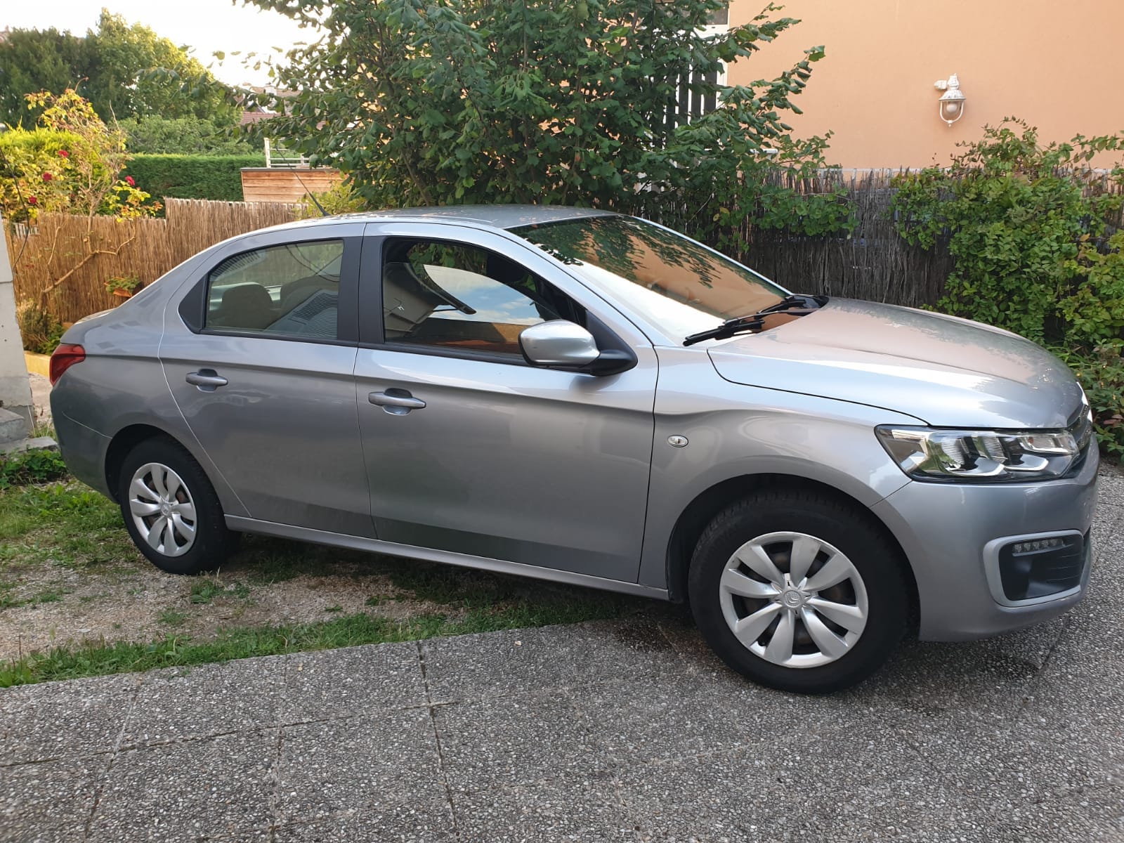 Citroen C-Elysée avec Entrée audio / iPod
