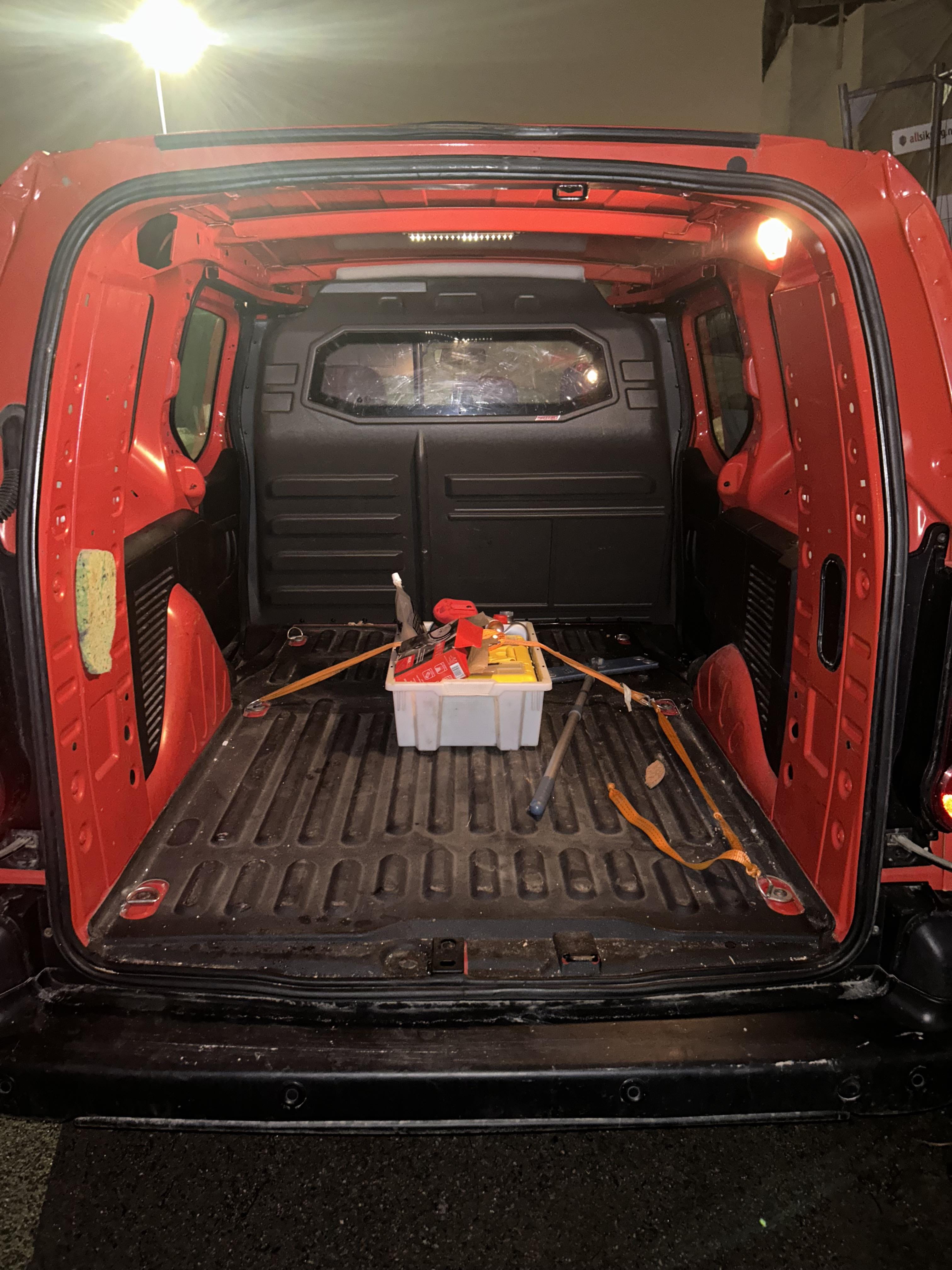 Peugeot Partner Varebil med Vinterdekk