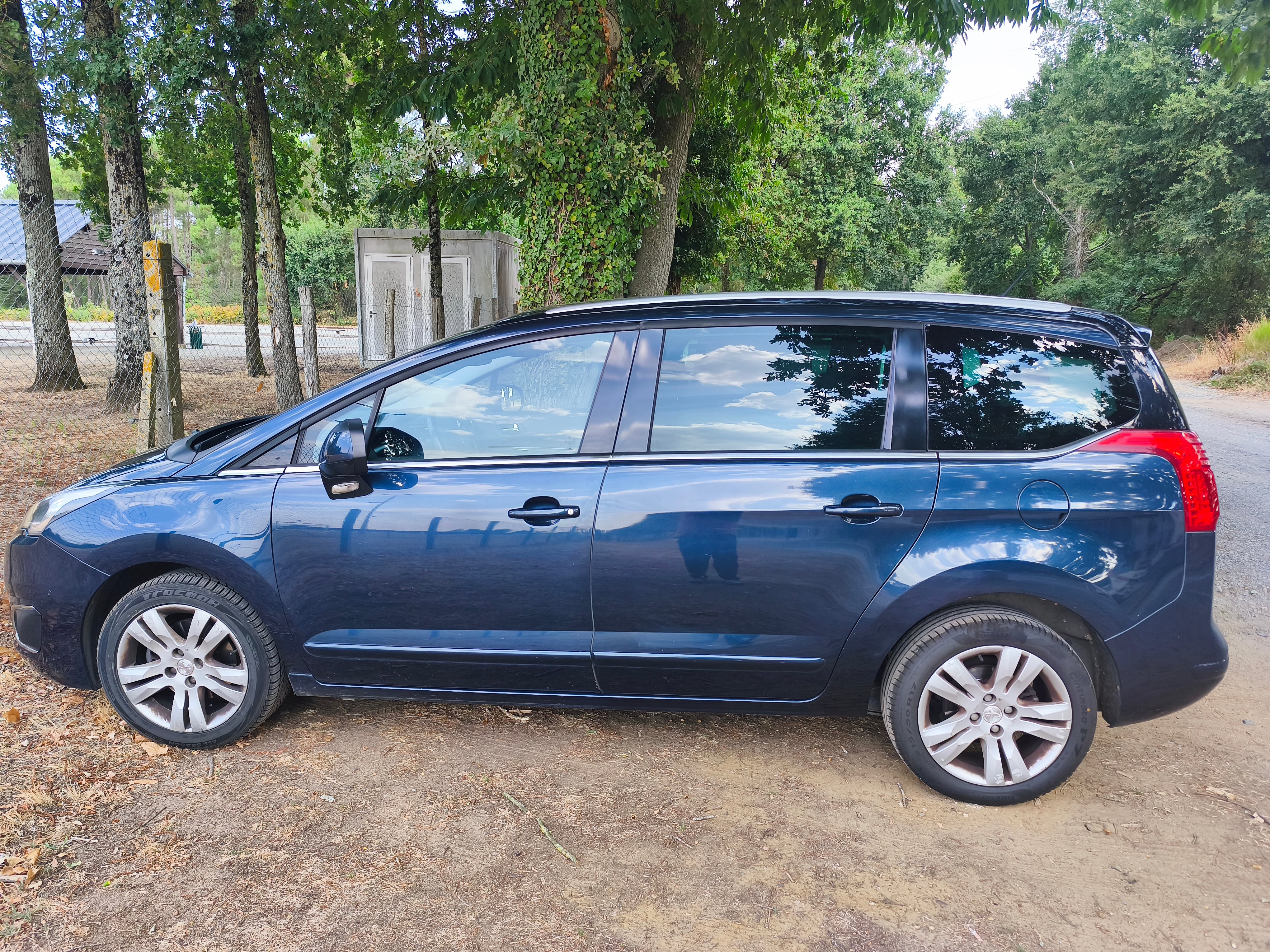 Peugeot 5008 2.0 HDI avec Climatisation