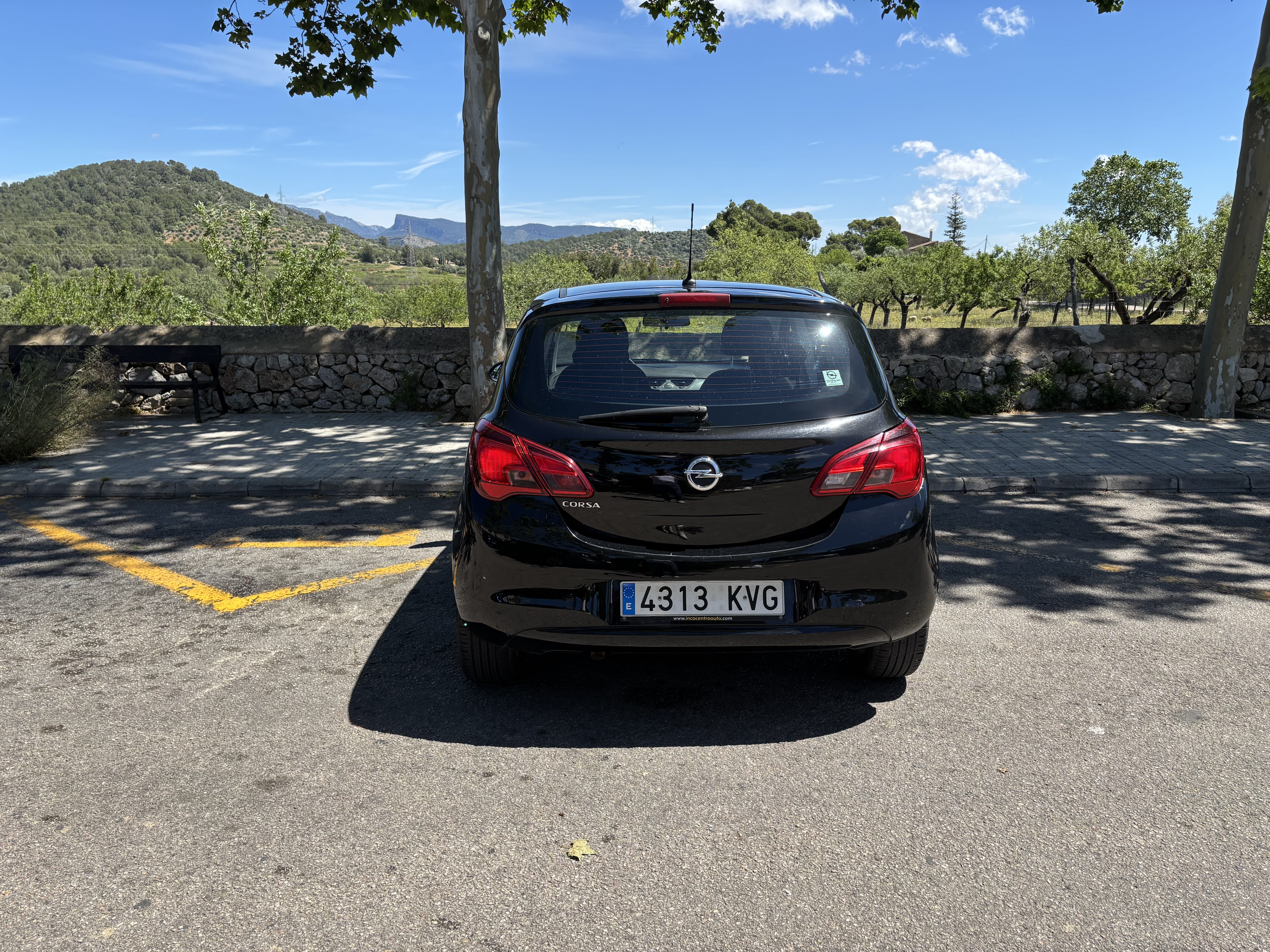 Opel Corsa-E 1,4 gasolina con Puertos de carga USB