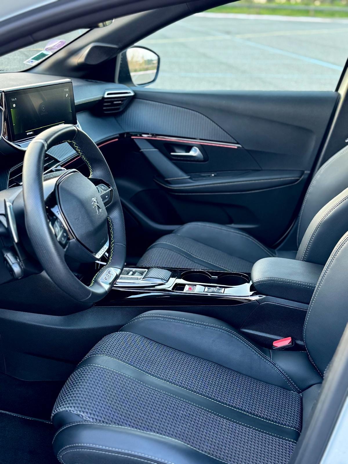 Peugeot 208 avec GPS