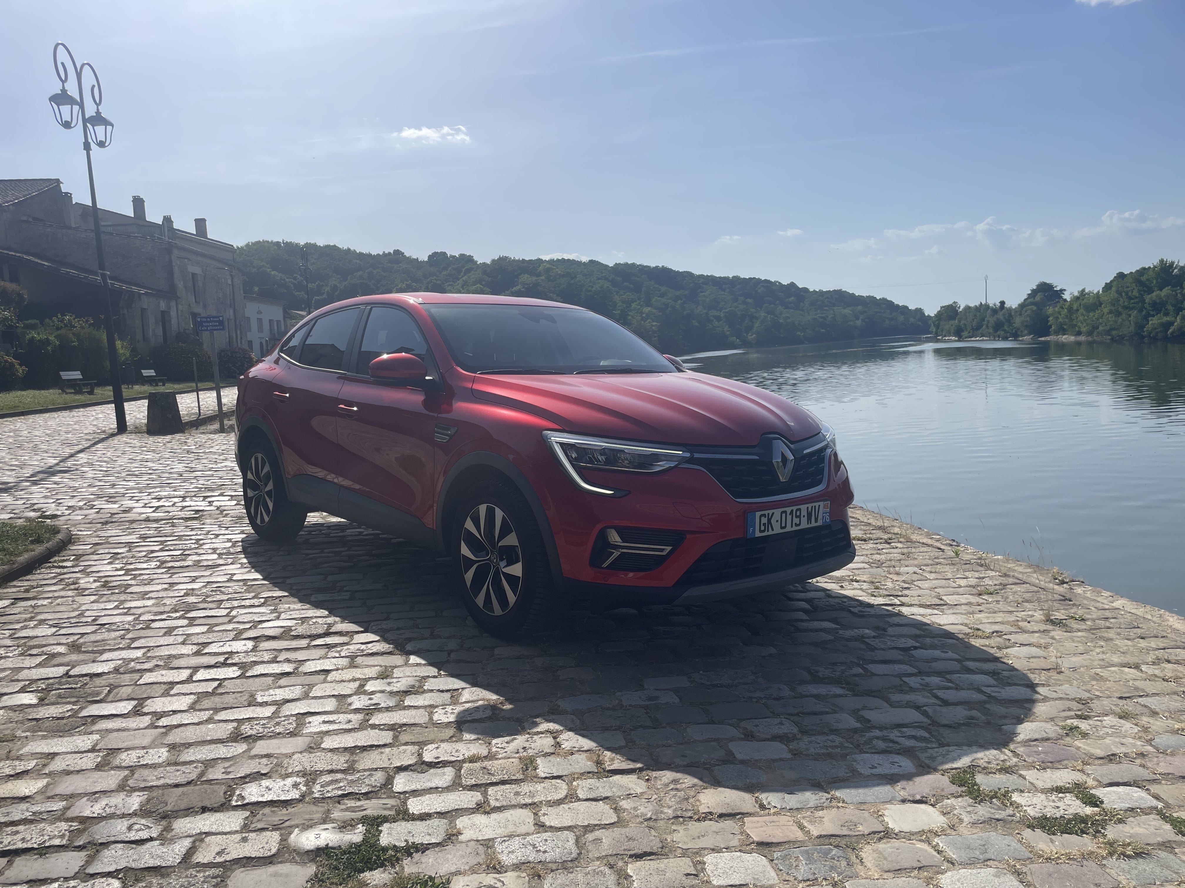 Renault Arkana E-Tech hybride, 2022, Essence 95 / Électrique (hybride), automatique