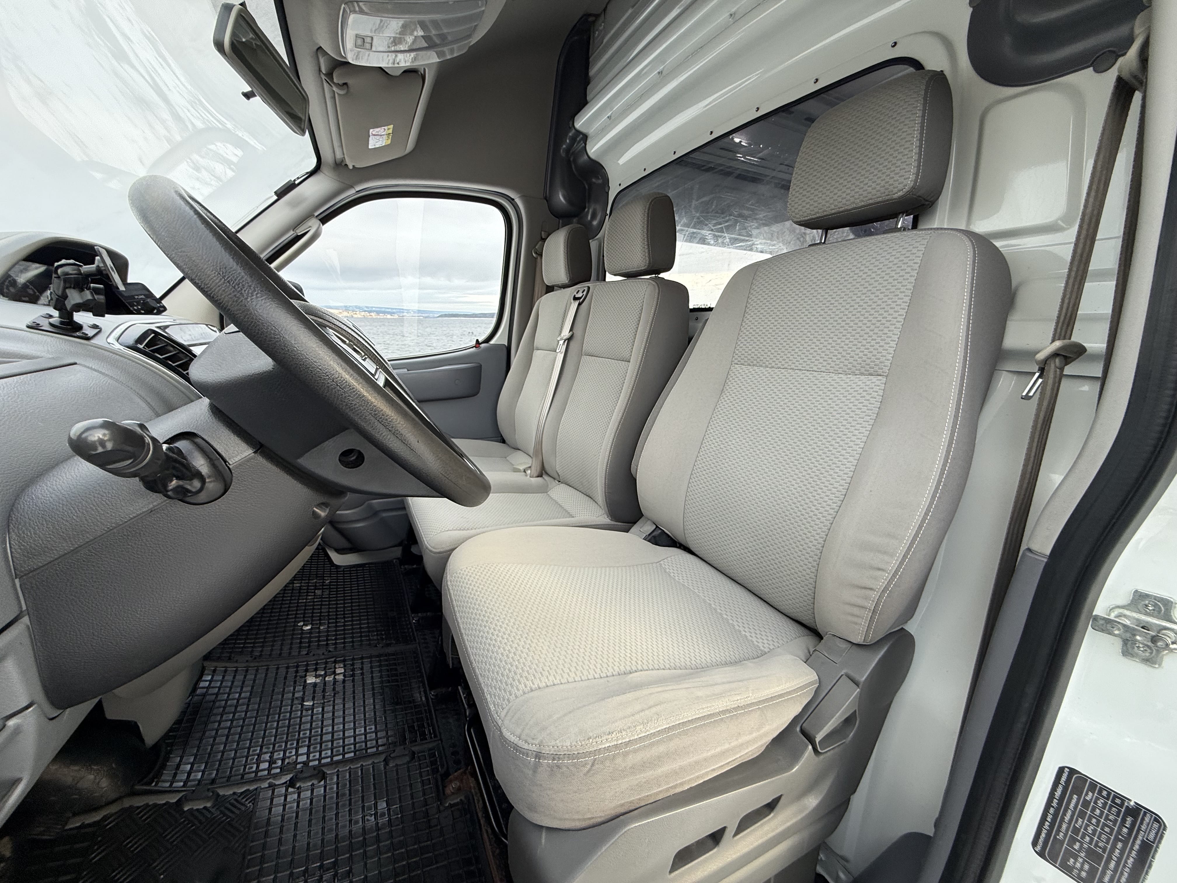 Maxus EV80 - Gratis bom og parkering with USB charging ports