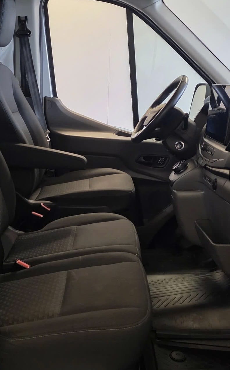 Ford Transit Cargo Van med Aircondition
