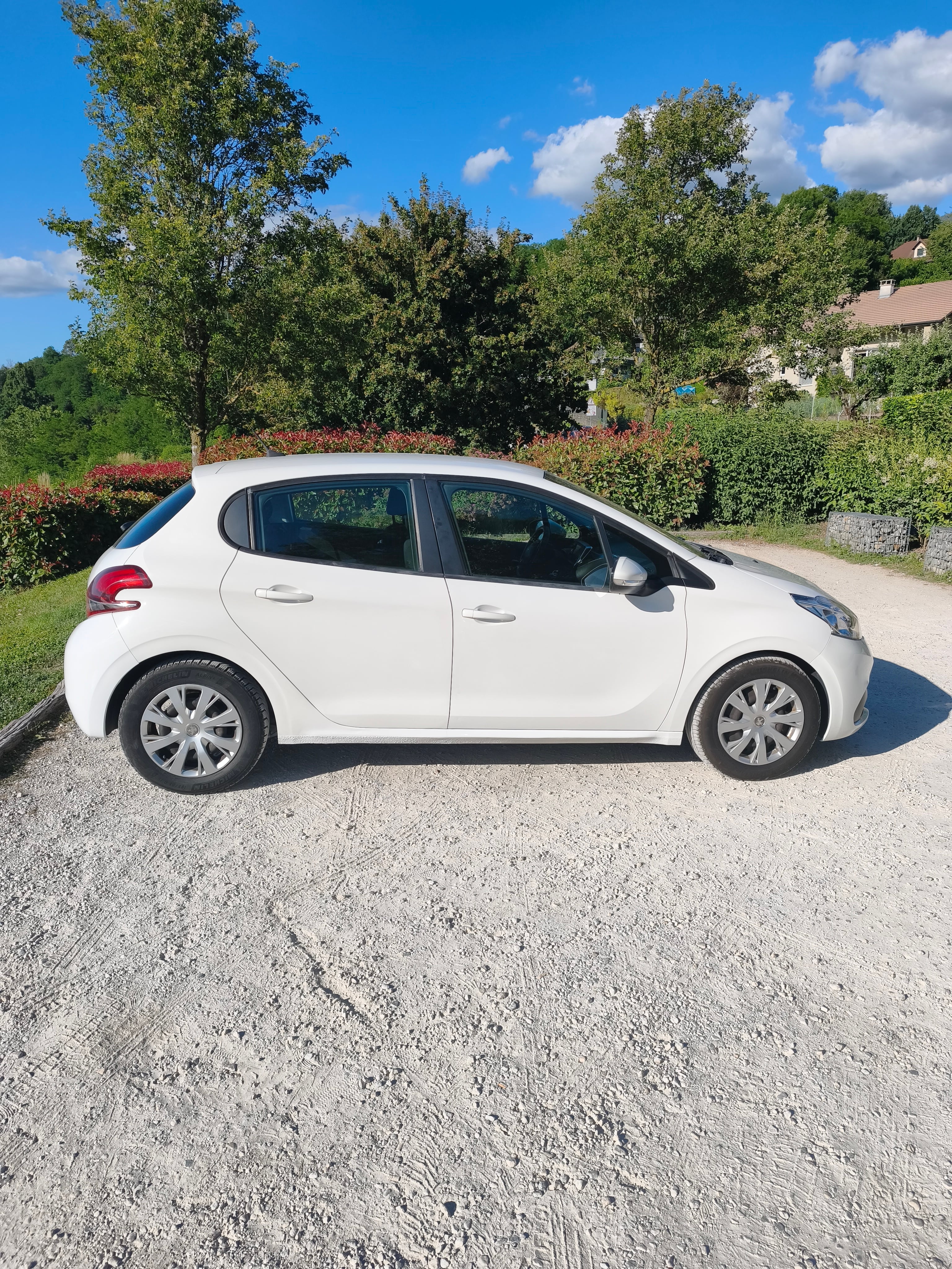 Peugeot 208 avec GPS