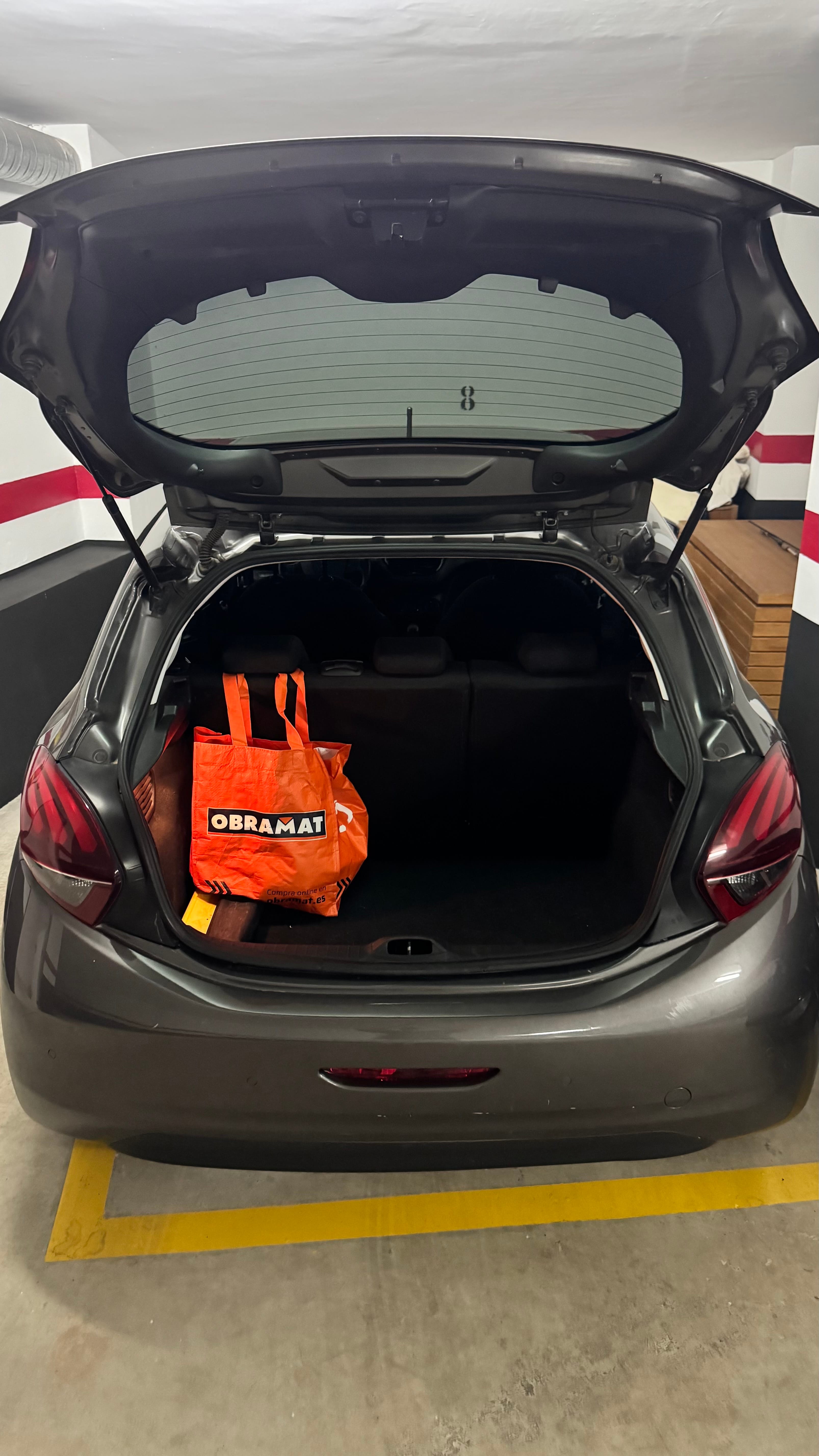 Peugeot 208 1.2 gasolina con Apple CarPlay