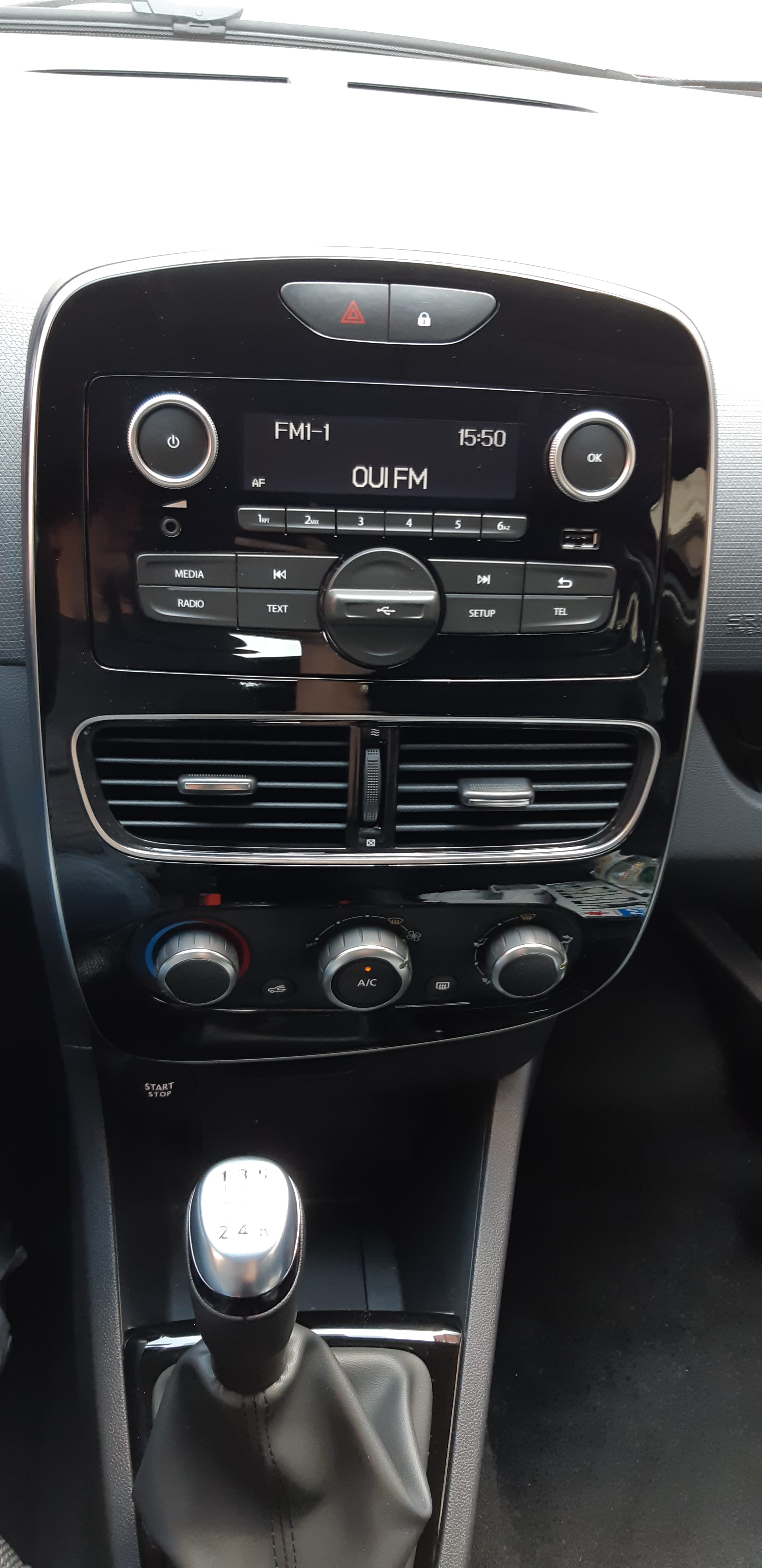 Renault Clio (FG402) TCe rouge (clim, régulateur, bluetooth, ...) #bs avec Entrée audio / iPod