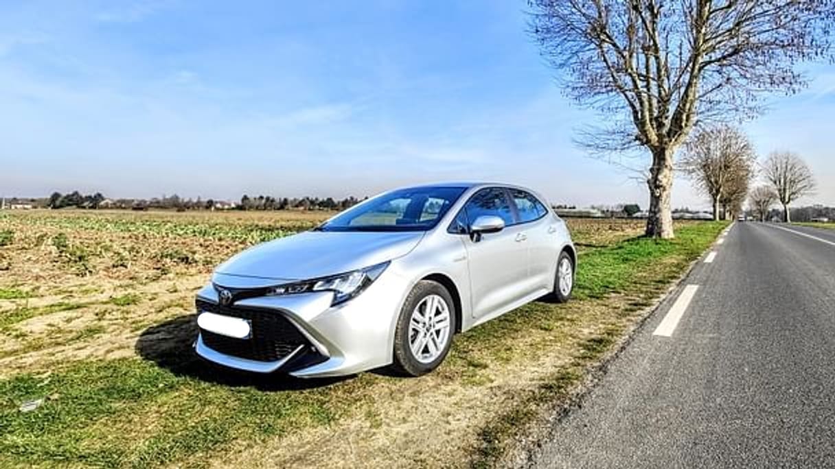Toyota Corolla Hybride, 2023, Essence 95 / Électrique (hybride), automatique