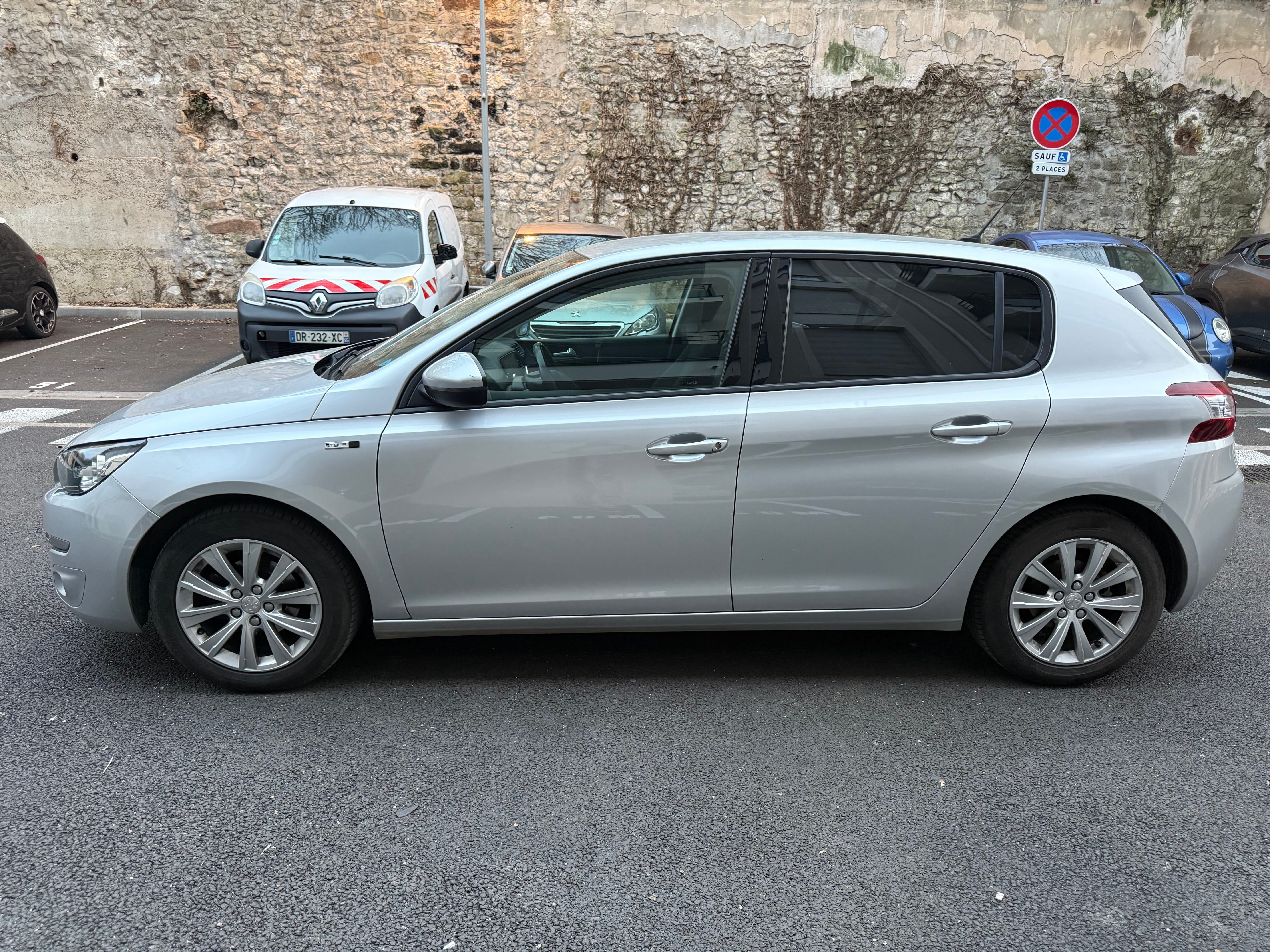 Peugeot 308 avec Climatisation