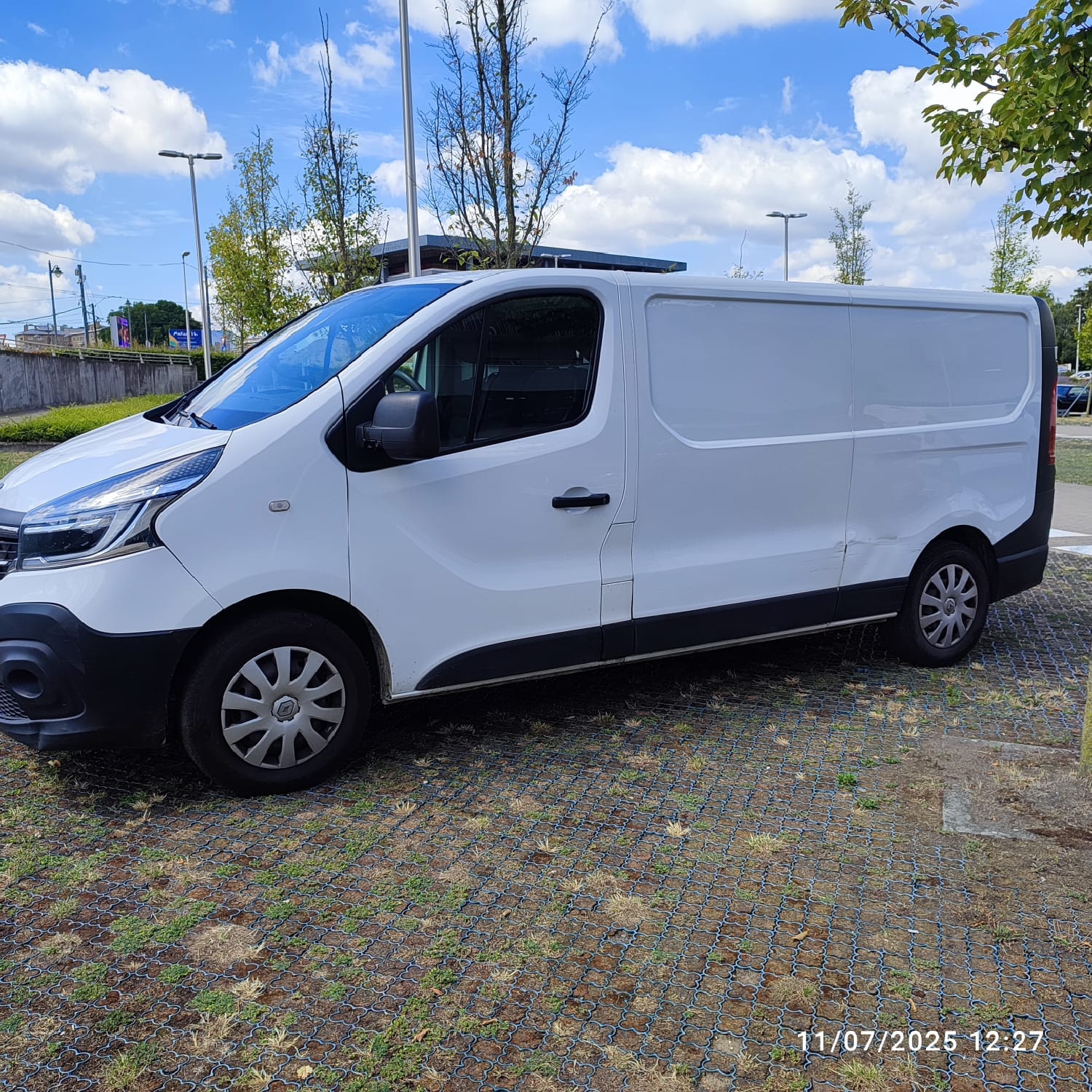 Renault Trafic Grand Confort L2H1 bleu dCi 145, 2021, Diesel (B7)