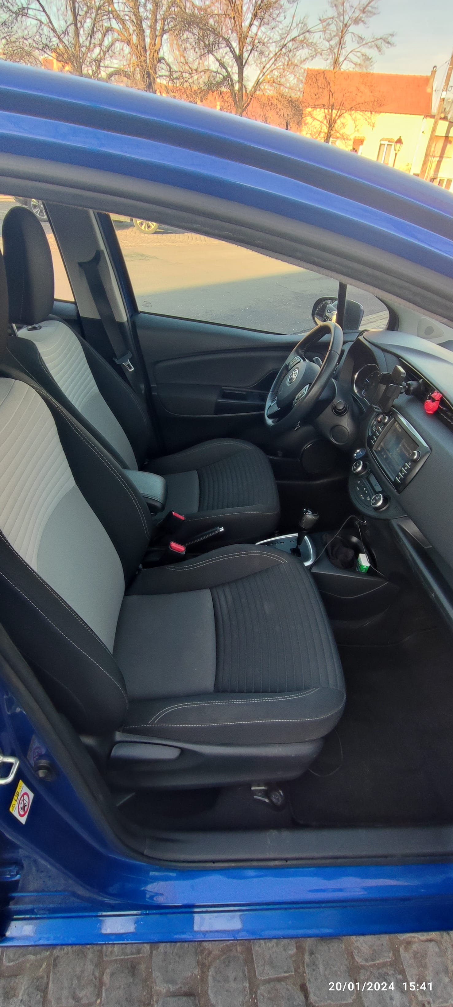 Toyota Yaris Hybride (Economique - faible consommation)