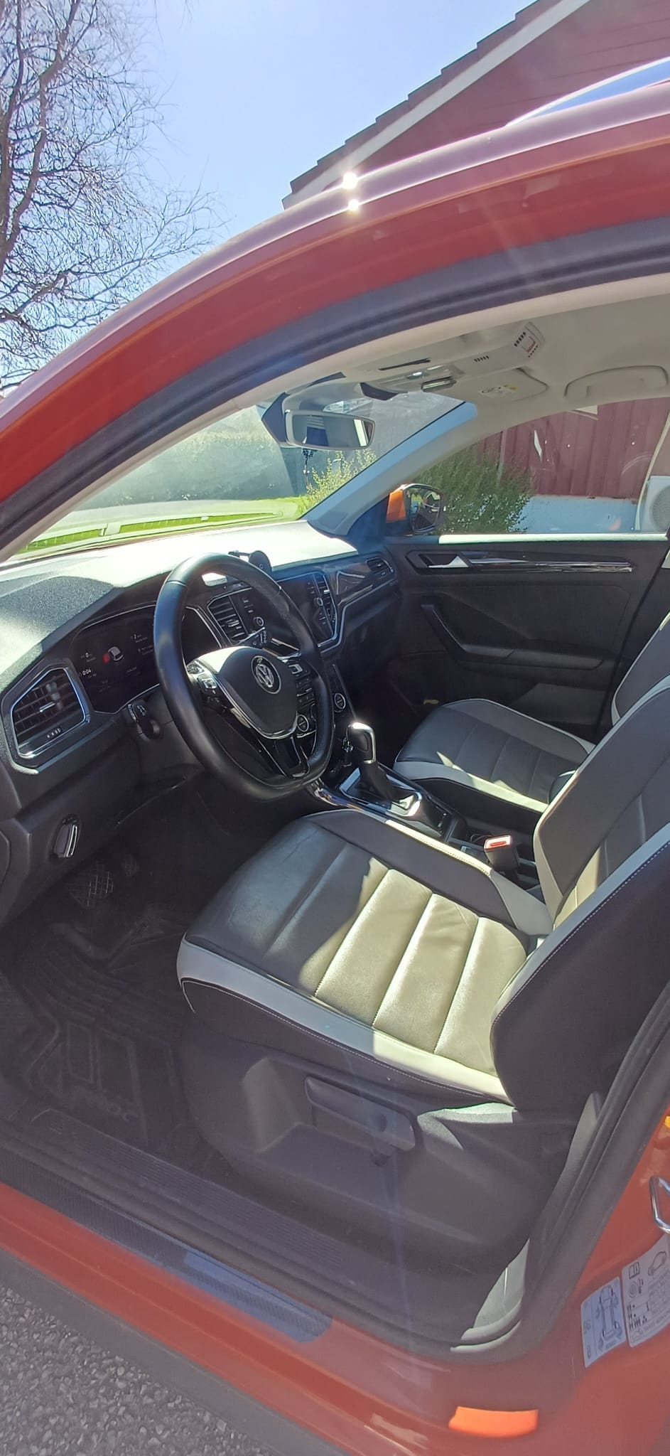Volkswagen T-Roc with Air conditioning